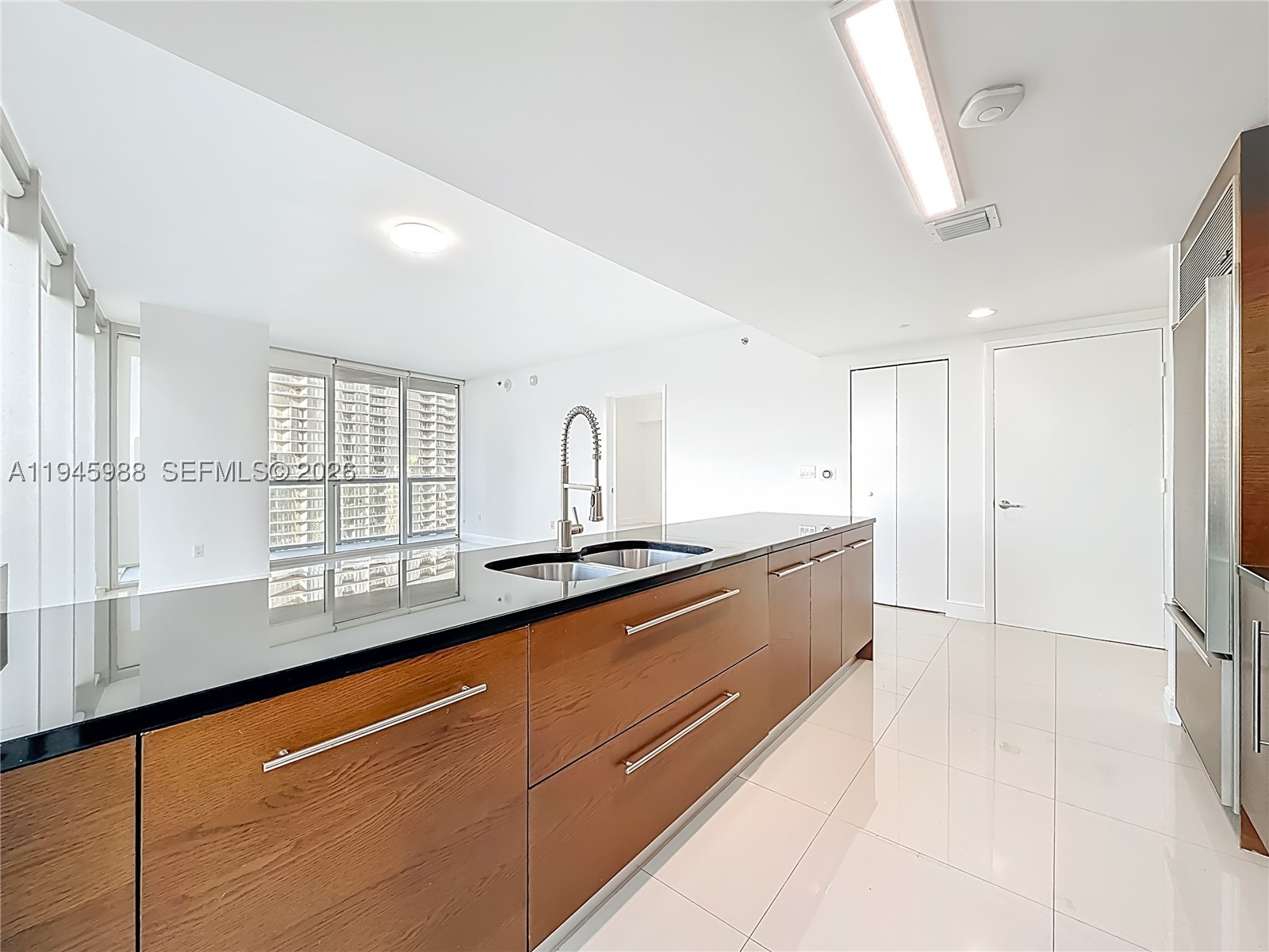 475 Brickell Ave 4215 Property Photo 8
