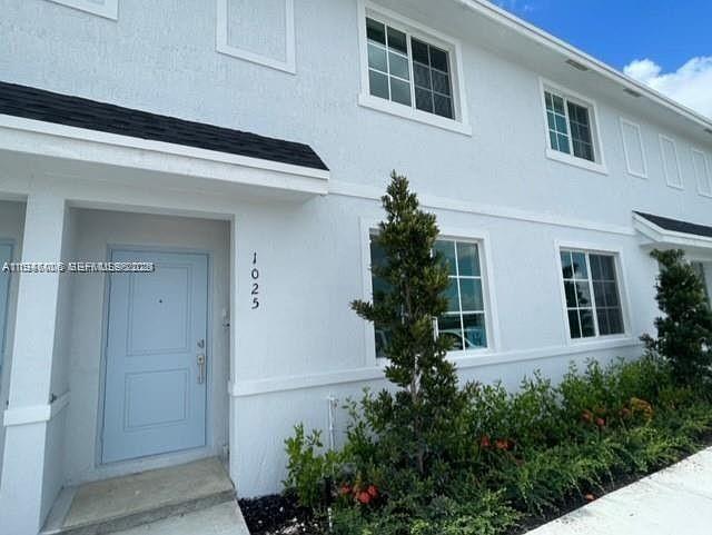 1025 Nw 5th St Property Photo 1