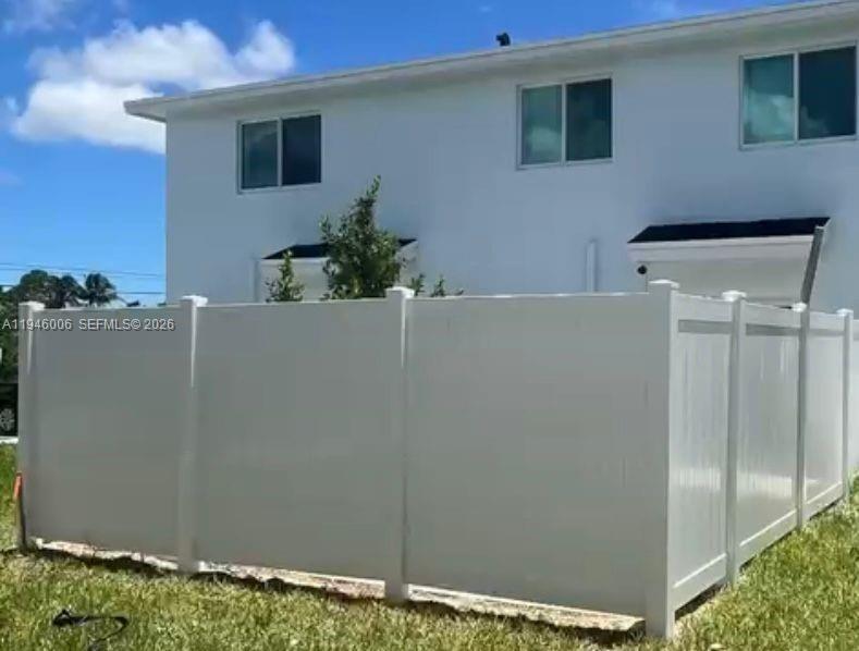 1025 Nw 5th St Property Photo 2