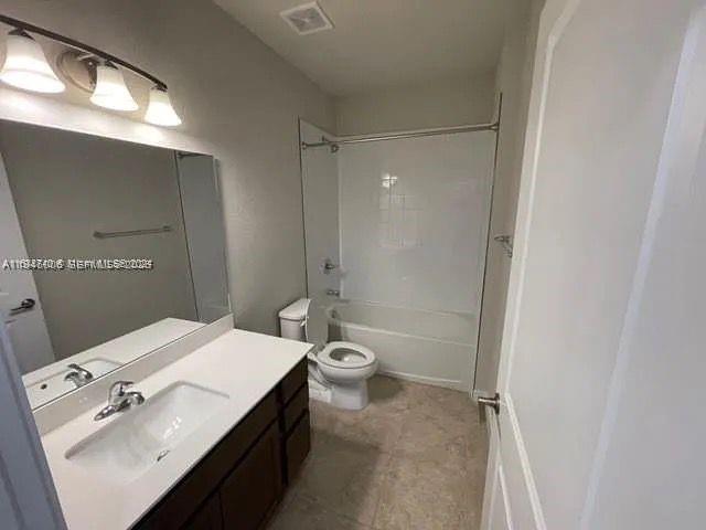 1025 Nw 5th St Property Photo 4