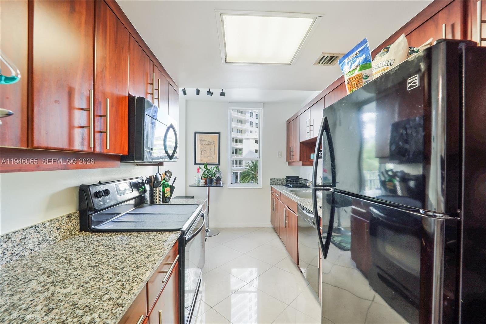 701 Brickell Key Blvd 404 Property Photo 6