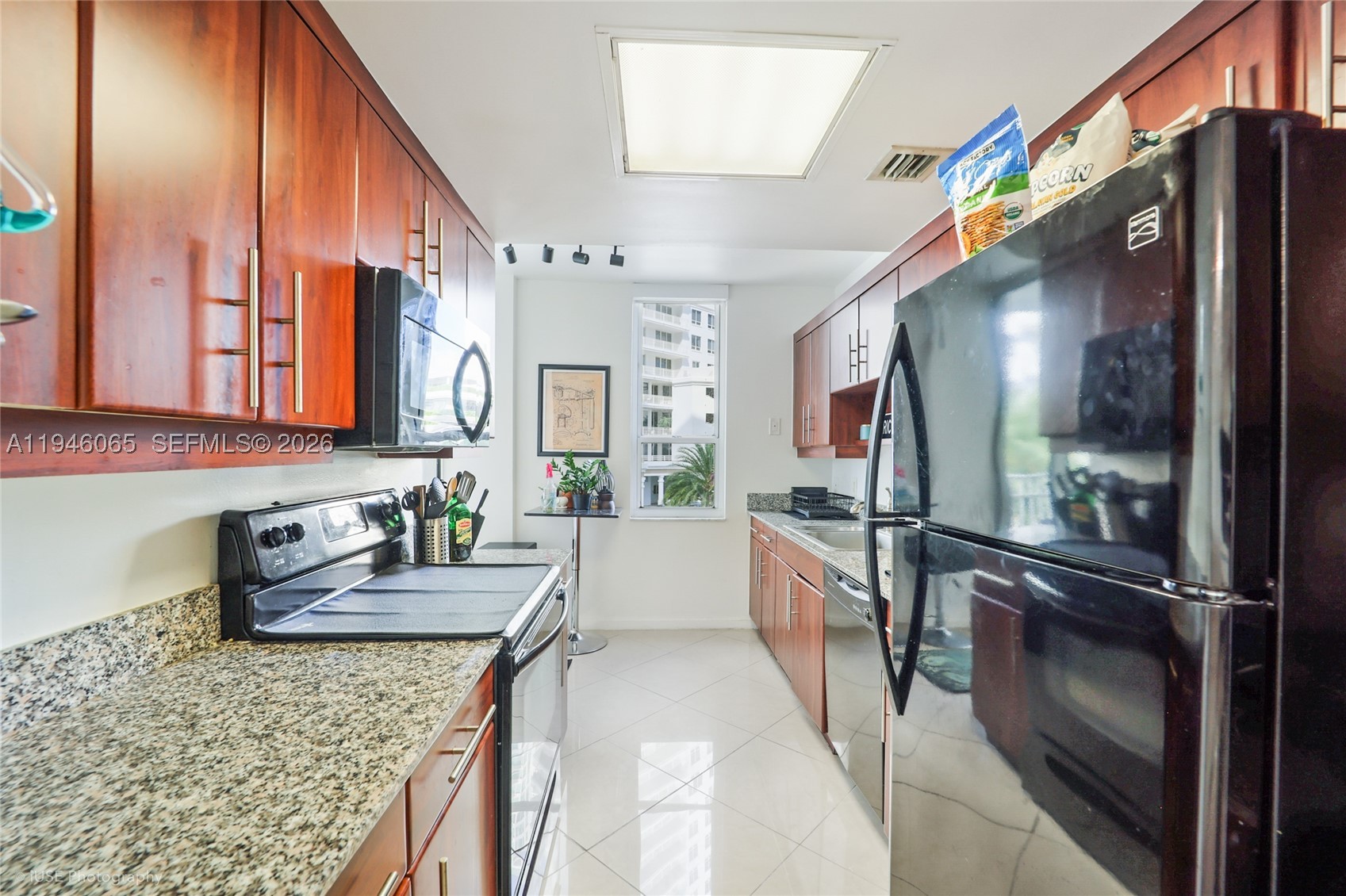 701 Brickell Key Blvd 404 Property Photo 6