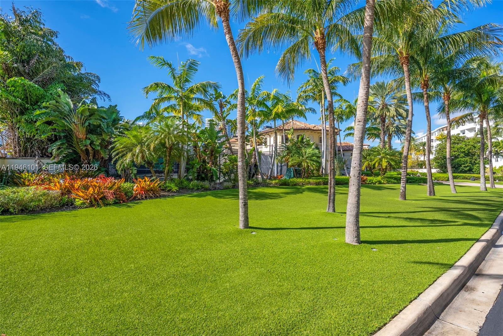 680 Golden Beach Dr Property Photo 6