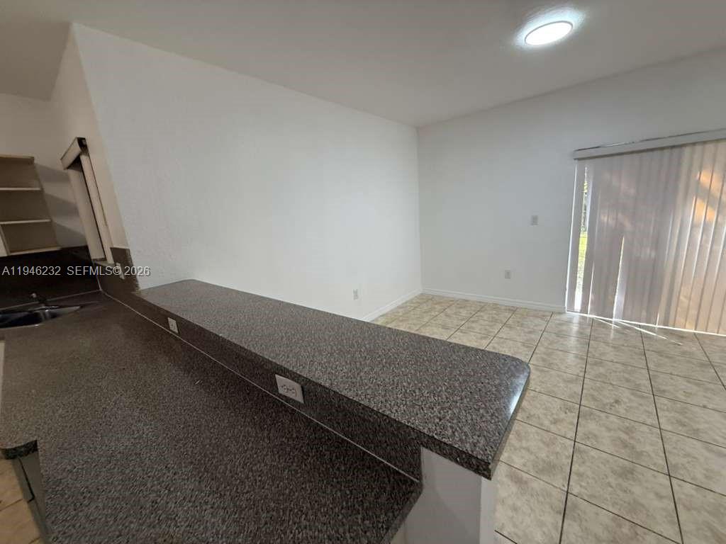 820 Sw 6th Ct Property Photo 4