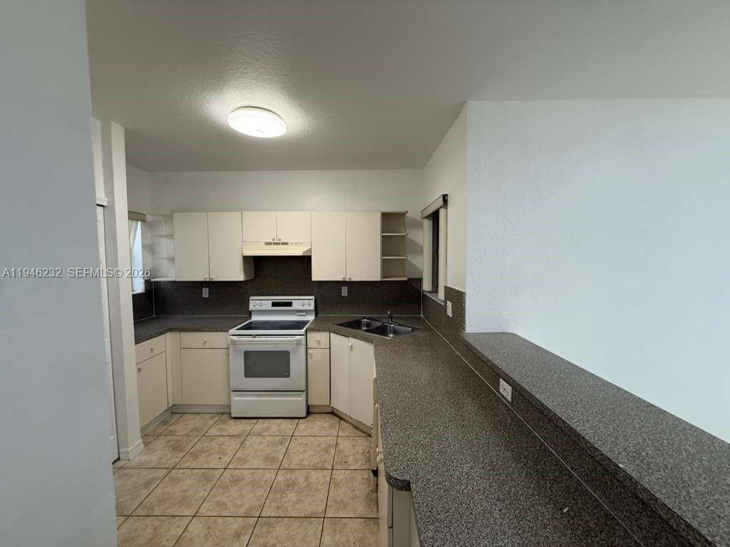 820 Sw 6th Ct Property Photo 5