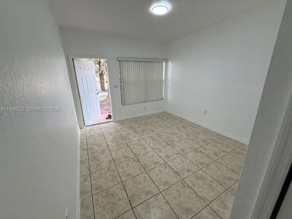820 Sw 6th Ct Property Photo 6