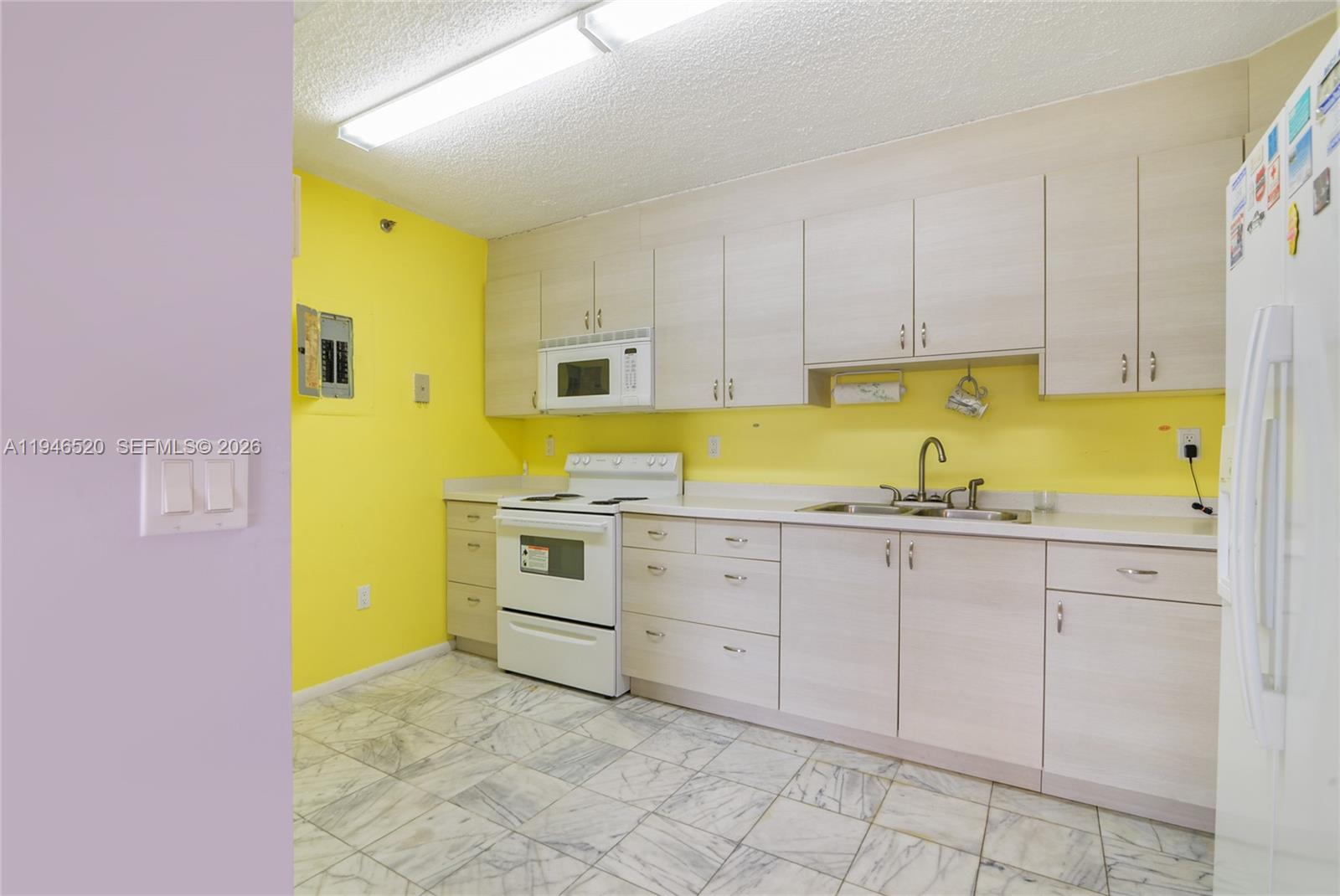 9341 Collins Ave 903 Property Photo 4