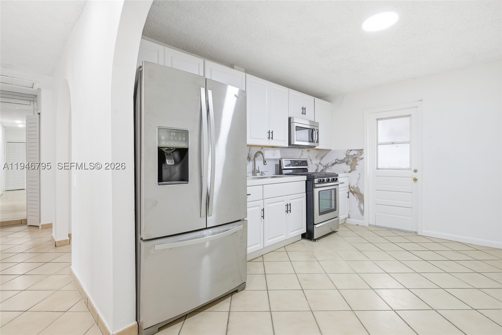 836 W 37th St Property Photo 7