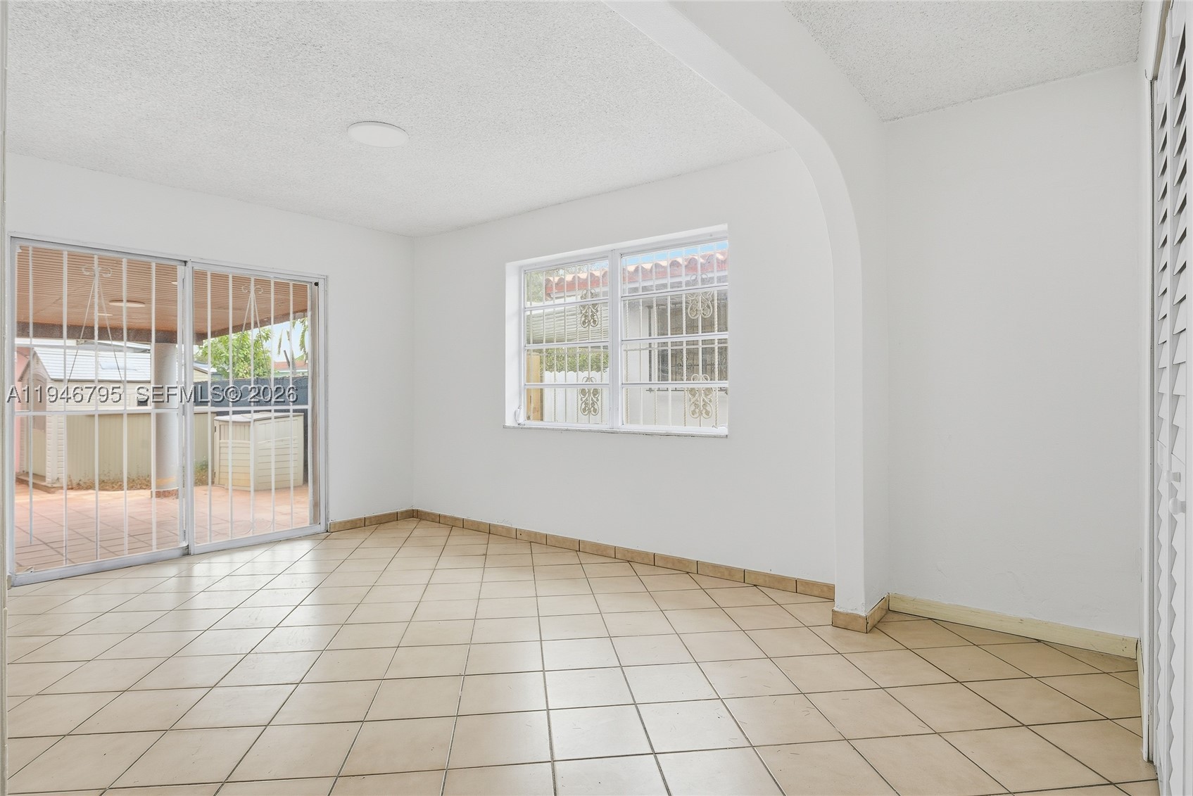 836 W 37th St Property Photo 10