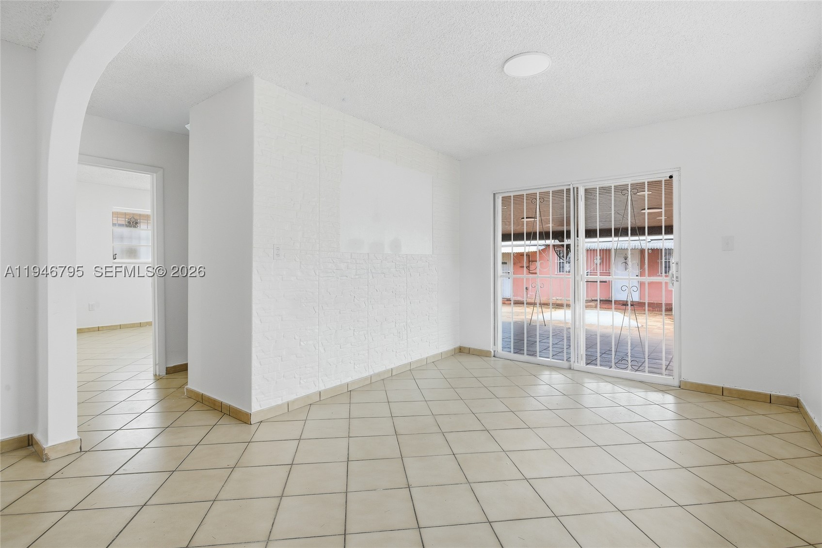 836 W 37th St Property Photo 11