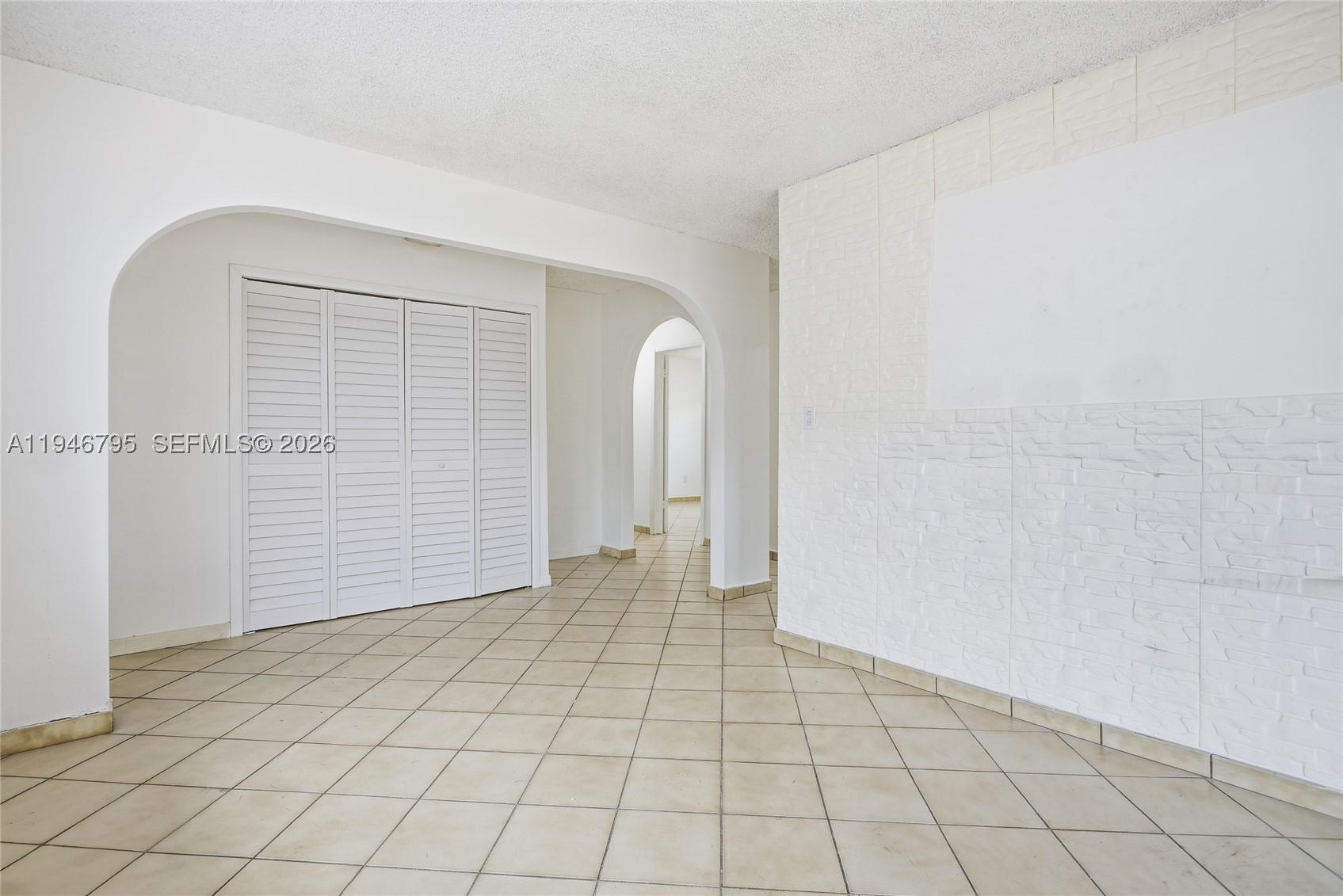 836 W 37th St Property Photo 12