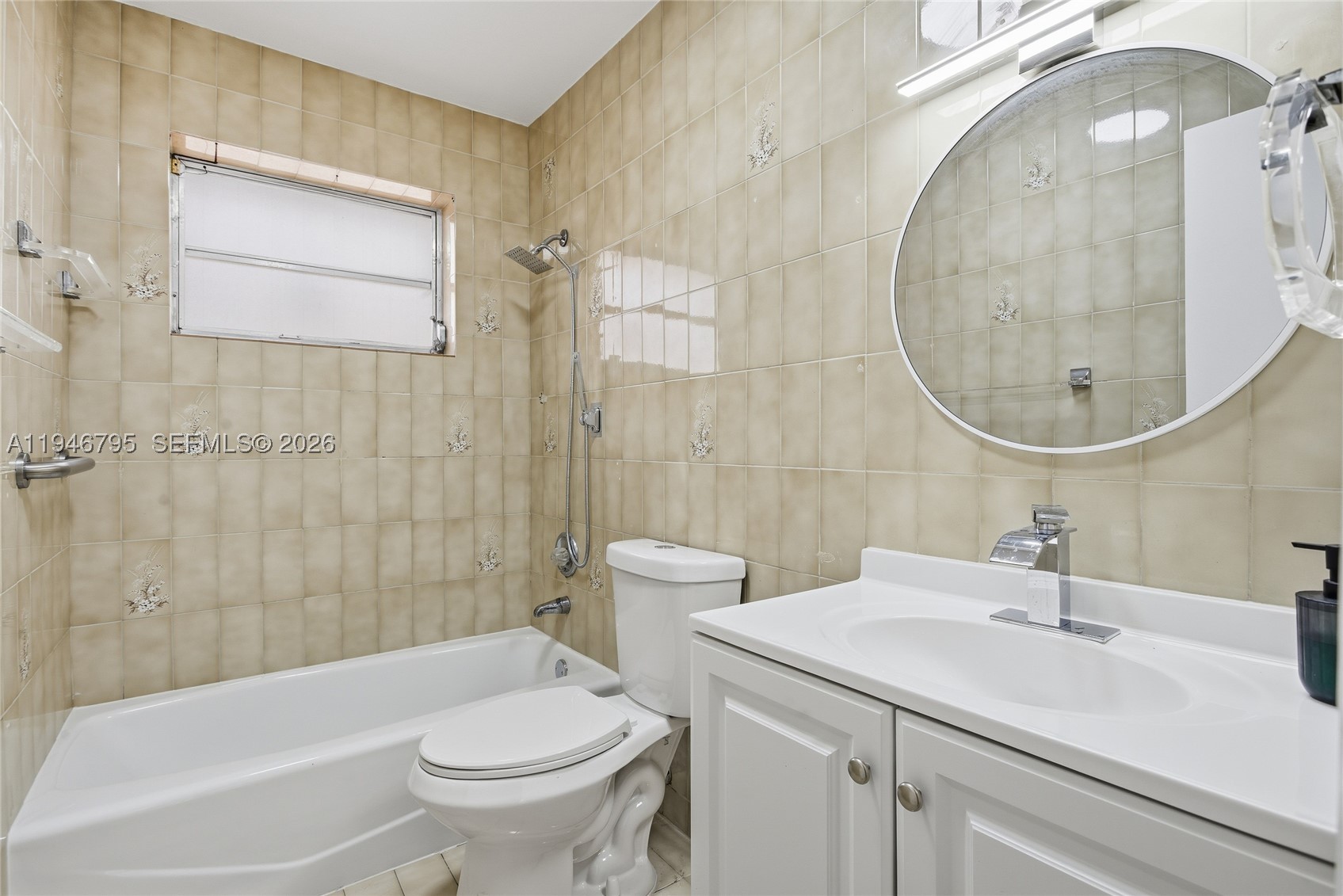 836 W 37th St Property Photo 14