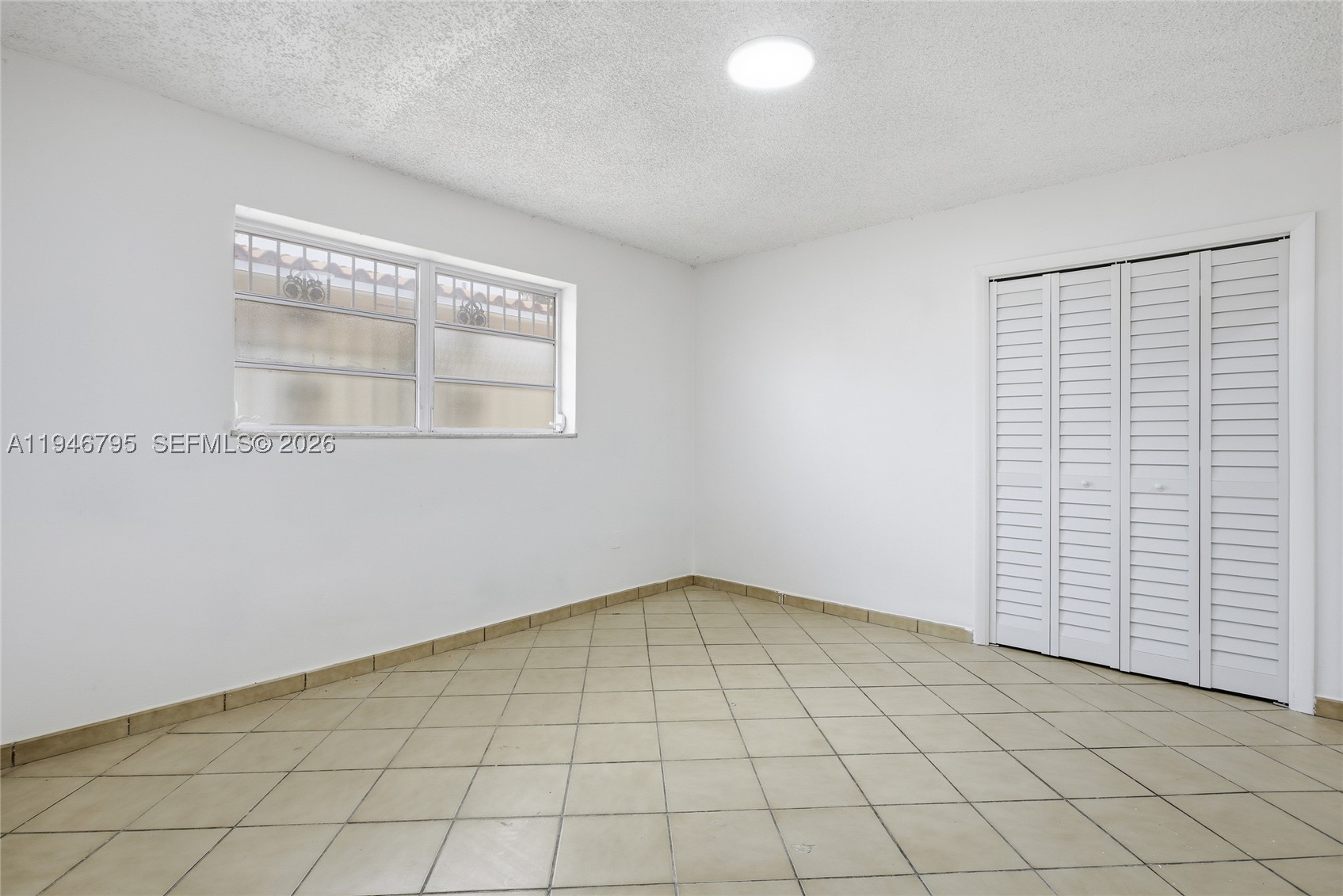 836 W 37th St Property Photo 15