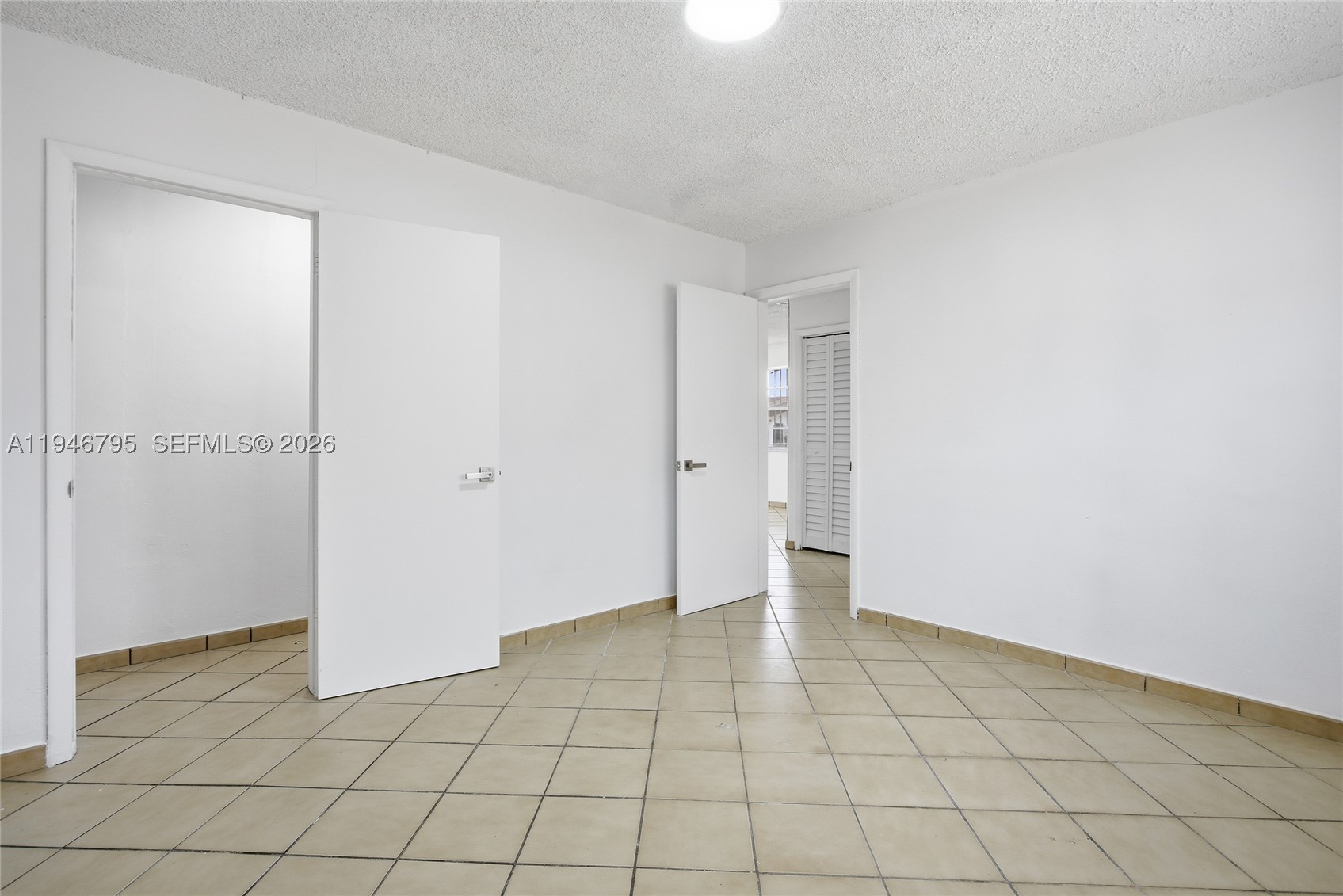 836 W 37th St Property Photo 16