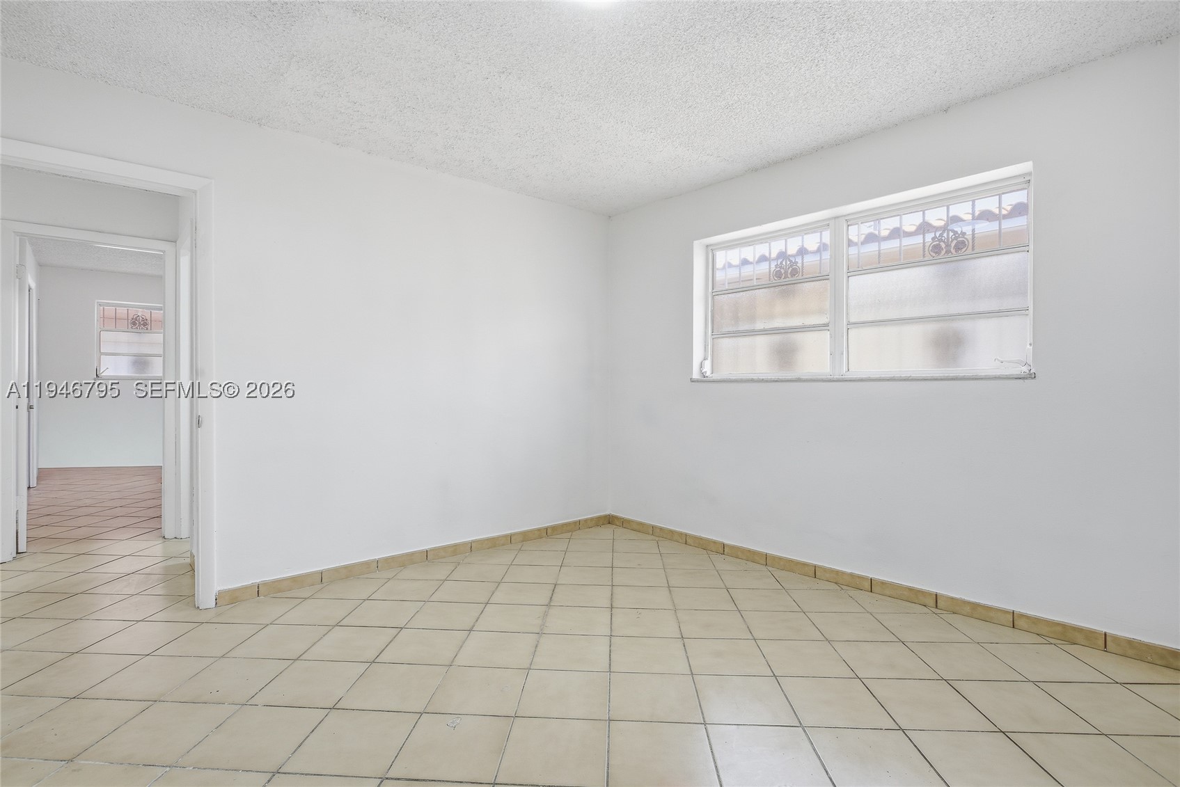 836 W 37th St Property Photo 17