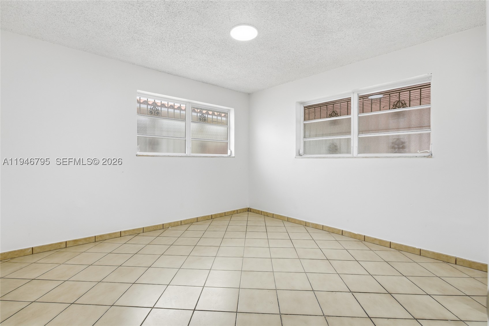 836 W 37th St Property Photo 18