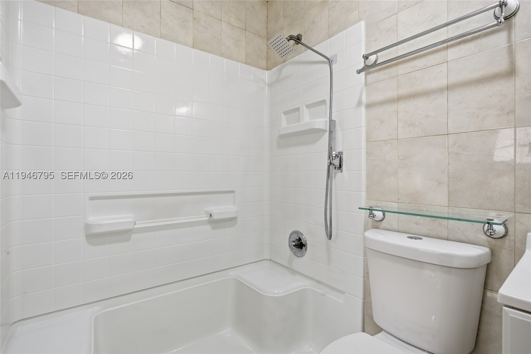 836 W 37th St Property Photo 21