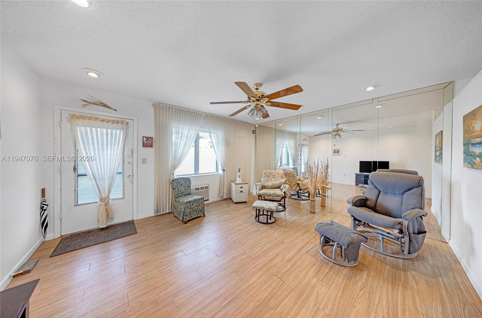 15600 Ne 6th Ave 28d Property Photo 1