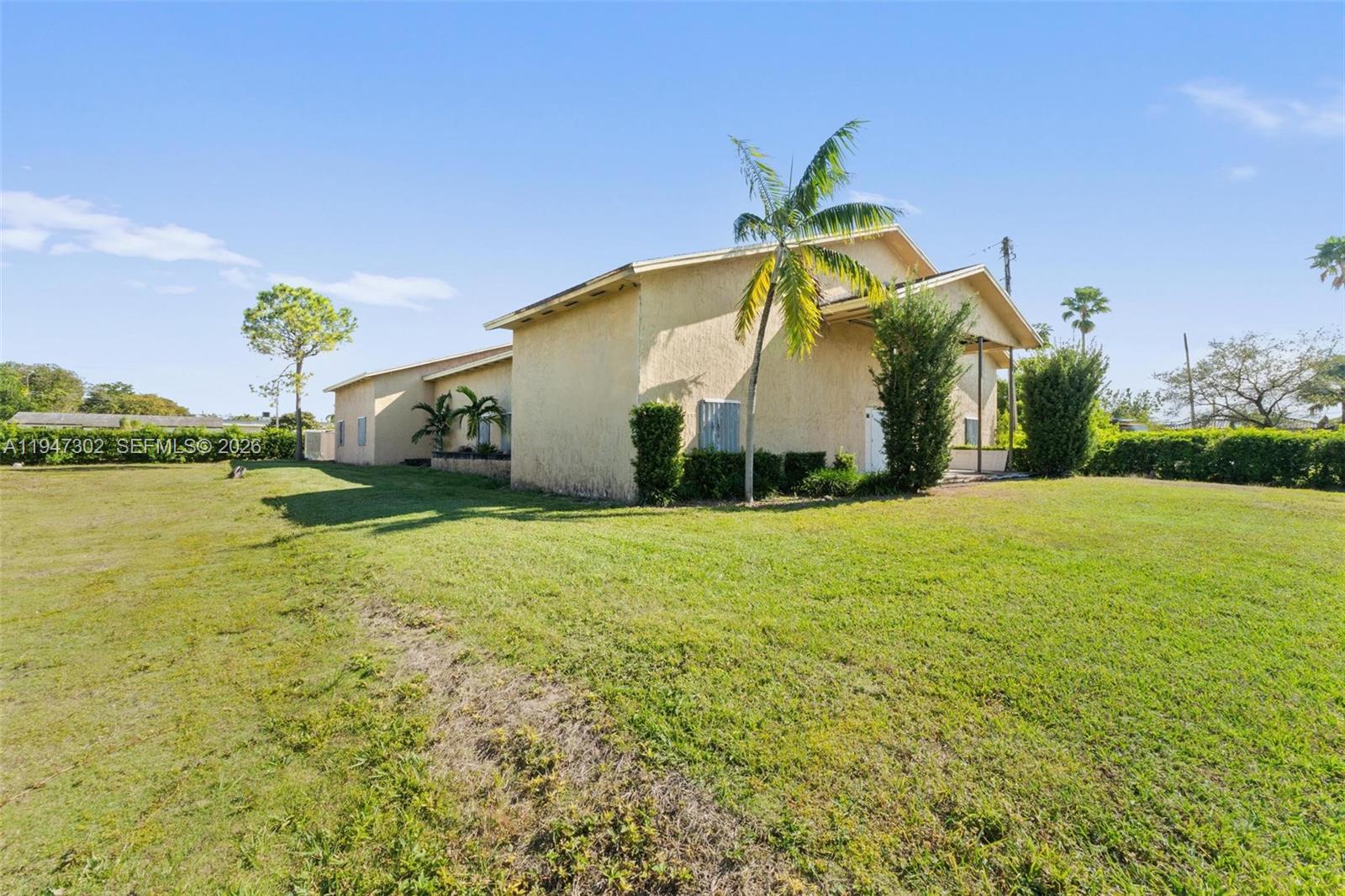 21571 Sw 110th Ave Property Photo 3