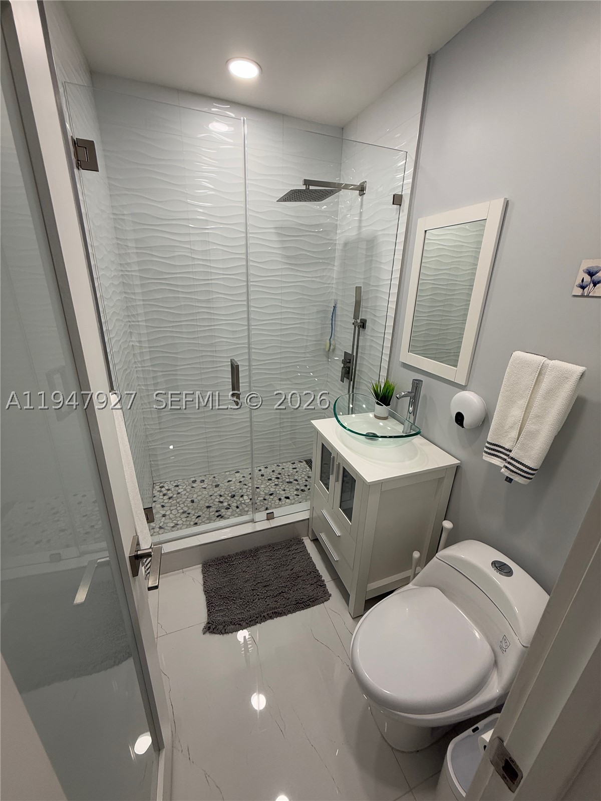 380 W 41st St Property Photo 16