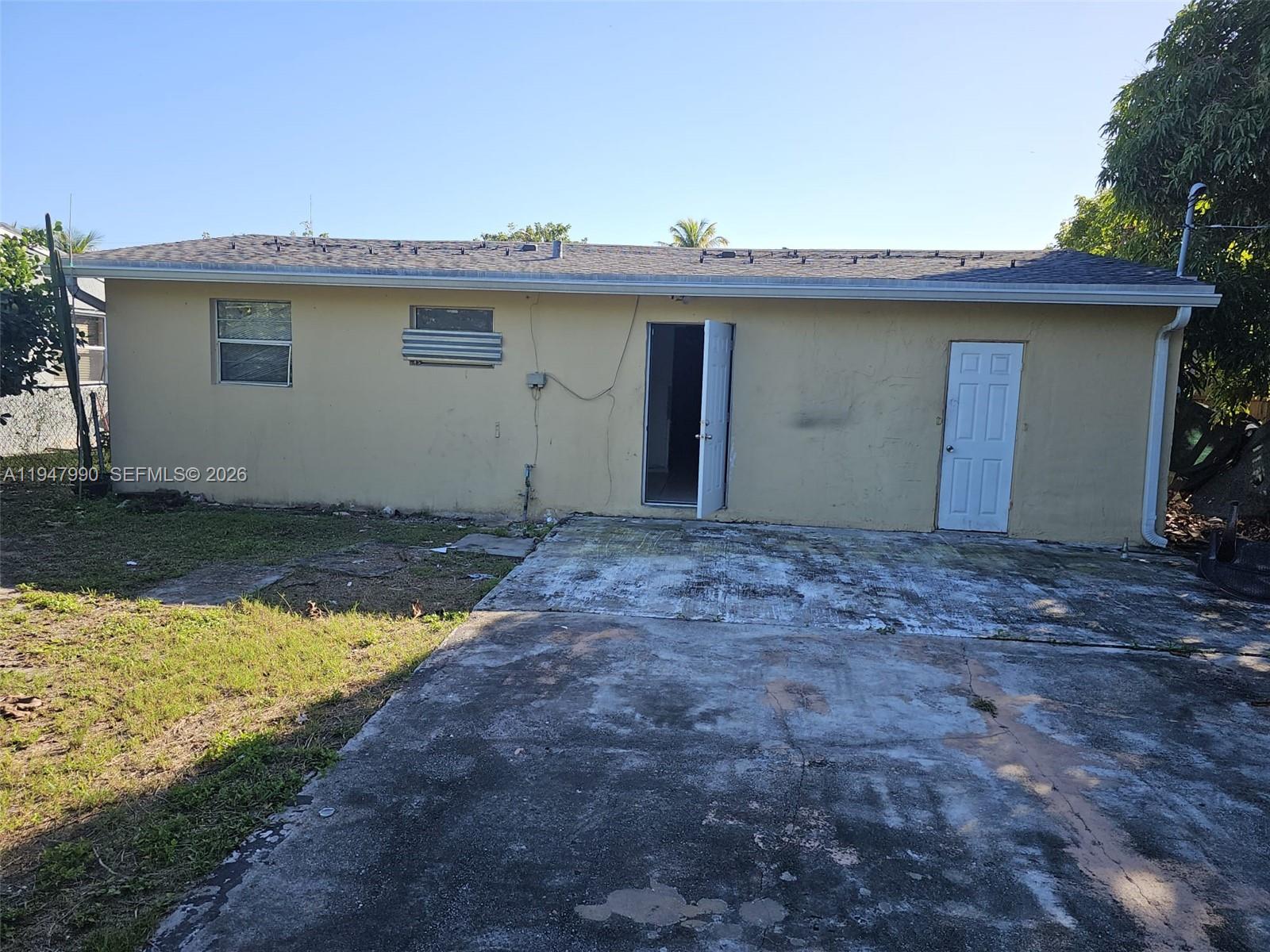 2243 Mayo St Property Photo 1