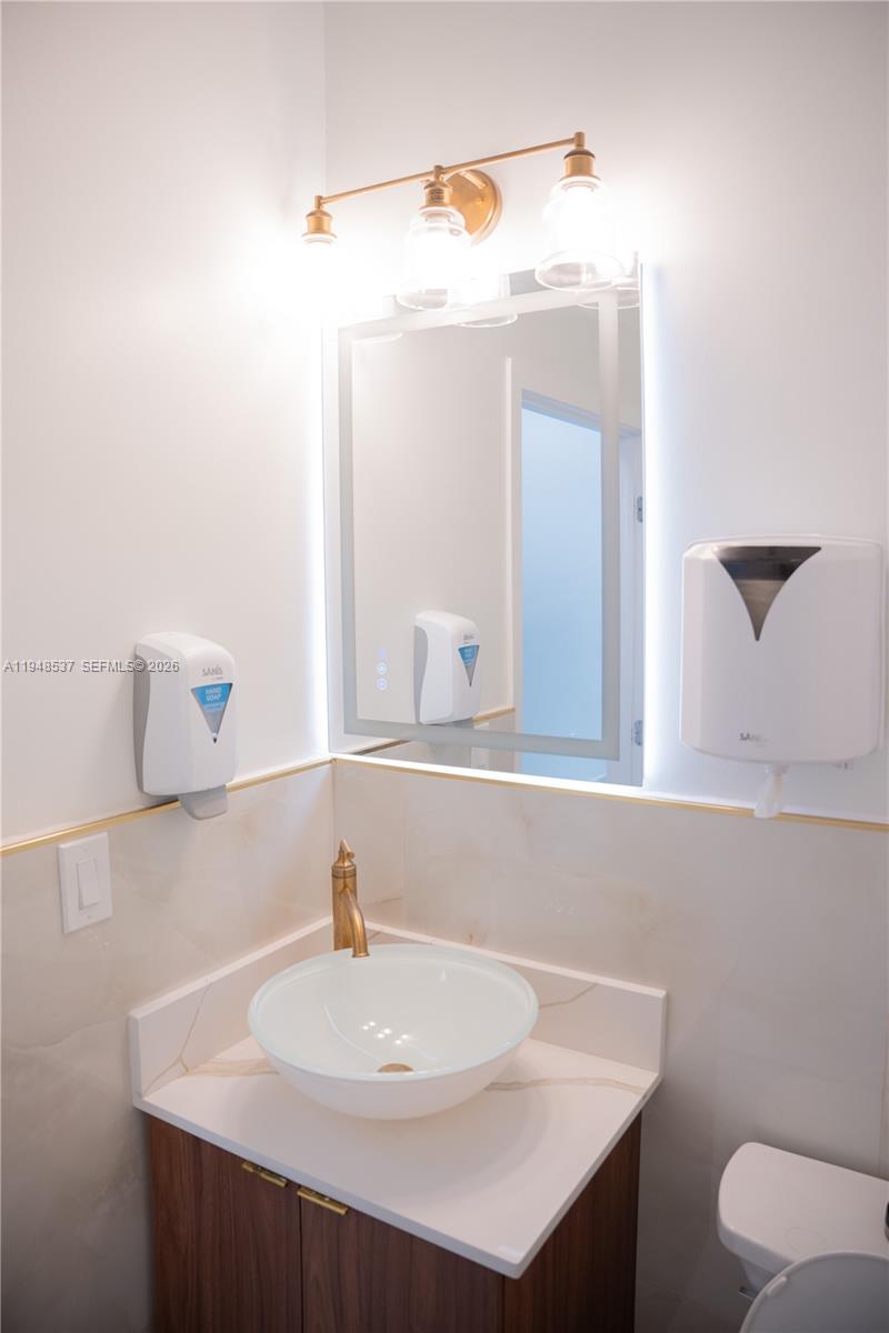 2452 W 60st Property Photo 15