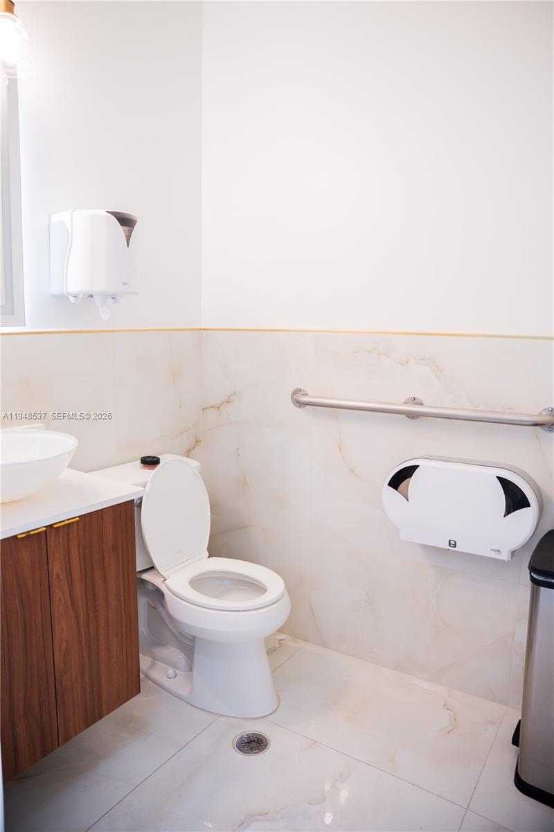 2452 W 60st Property Photo 16