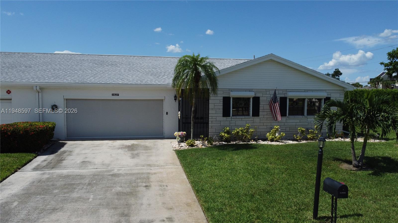 1527 Edgewater Circle Property Photo 1