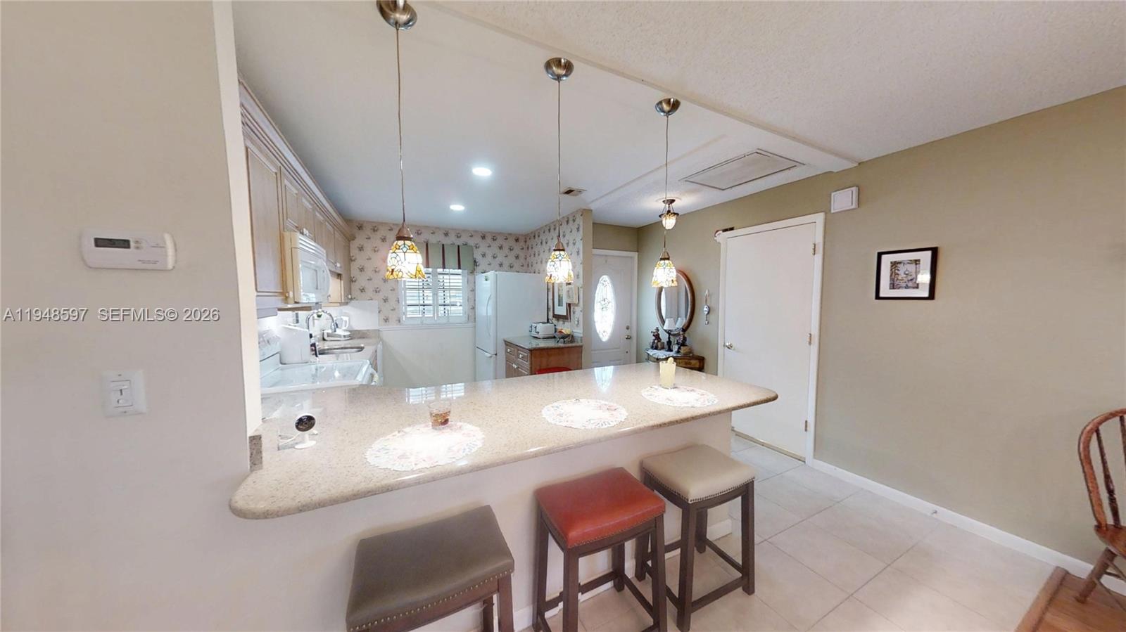 1527 Edgewater Circle Property Photo 4