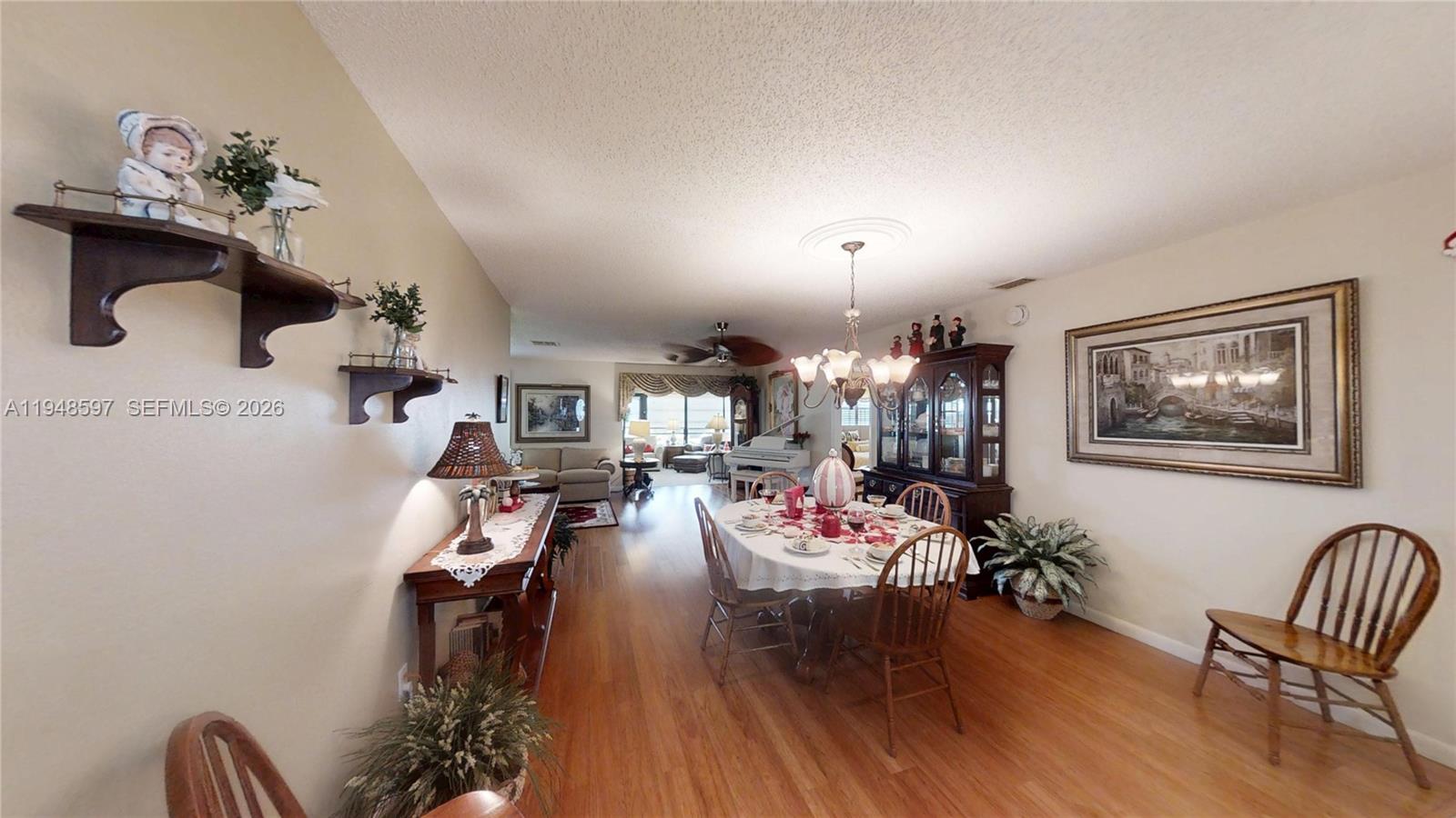 1527 Edgewater Circle Property Photo 5