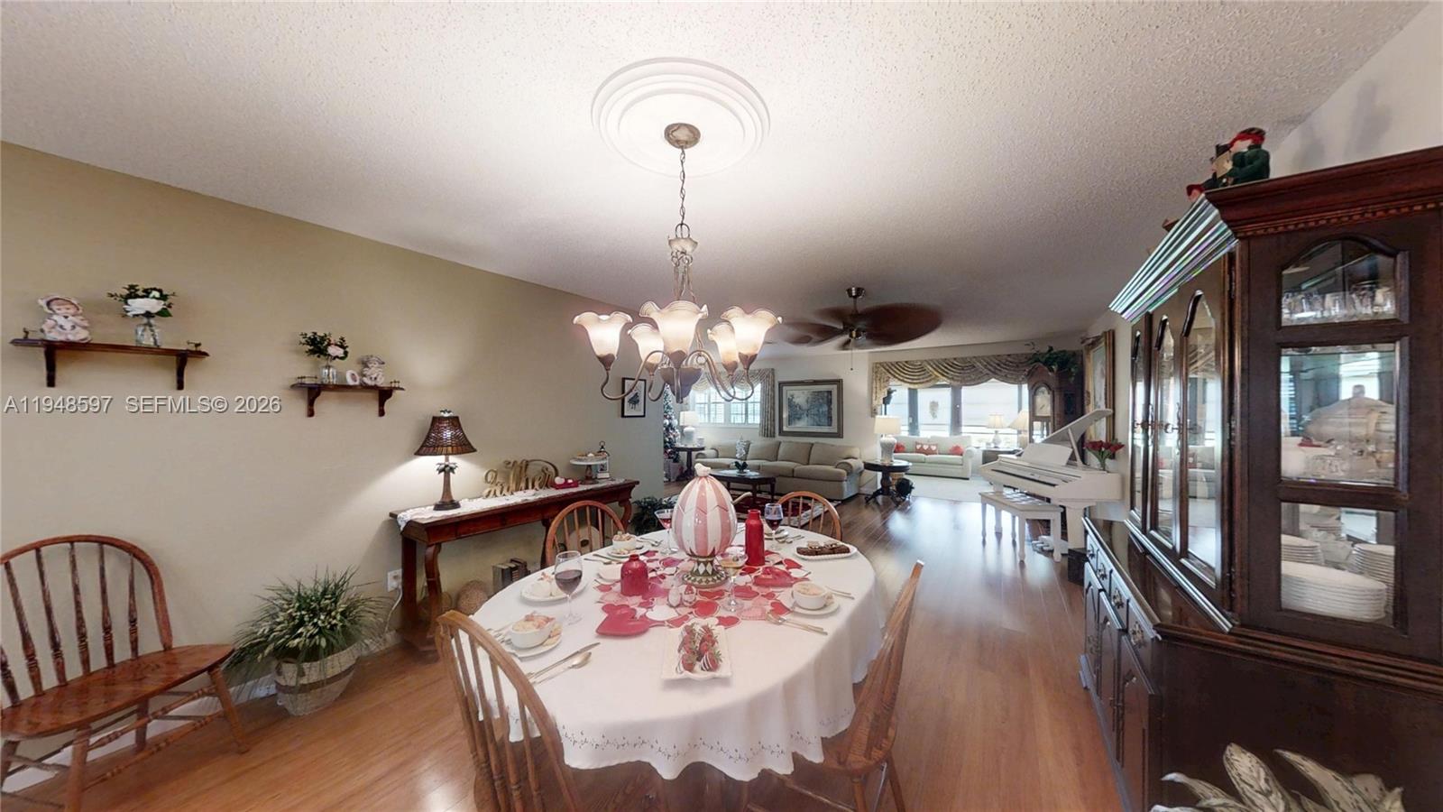 1527 Edgewater Circle Property Photo 7