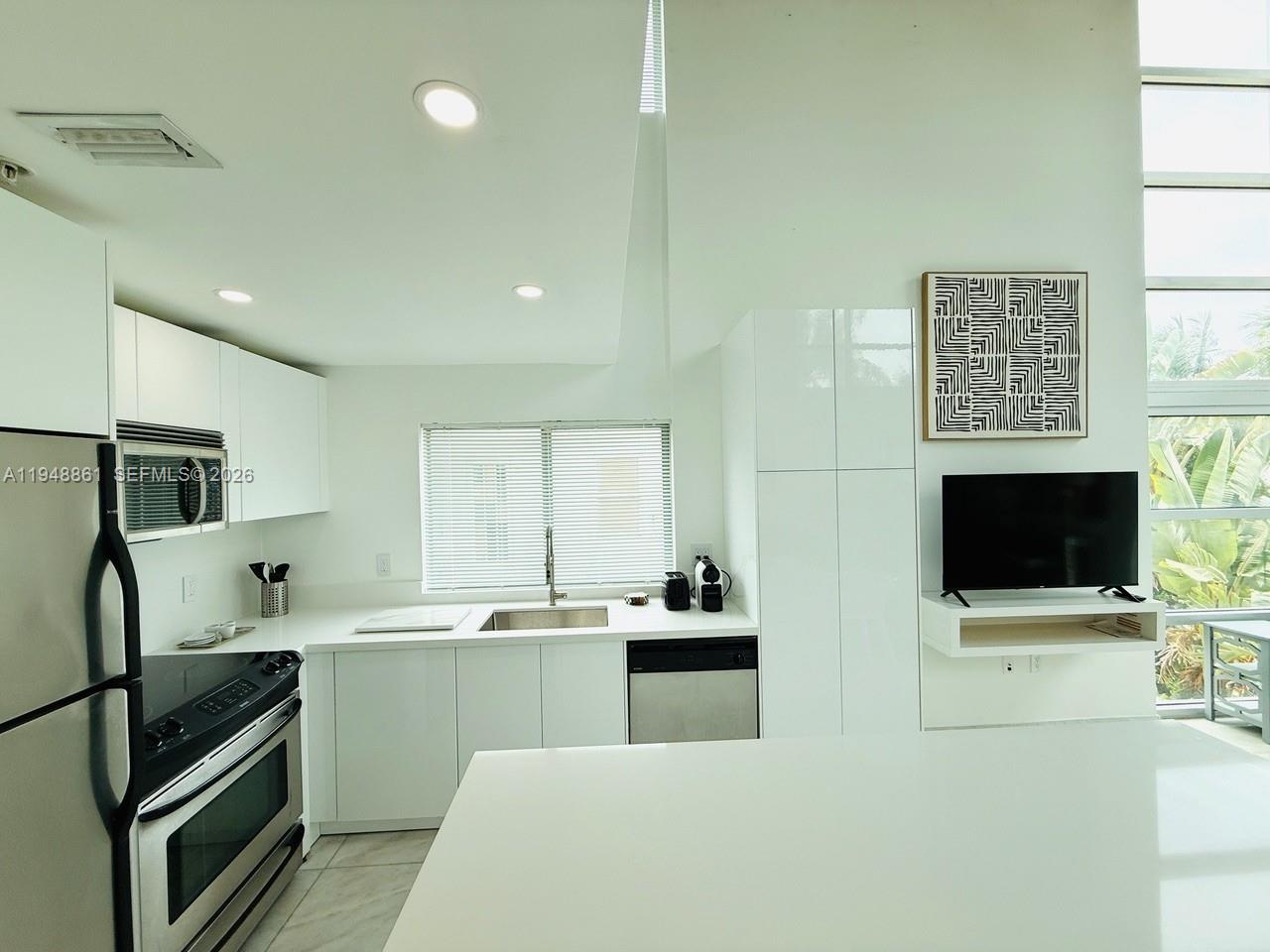 7700 Collins Ave 5 Property Photo 7