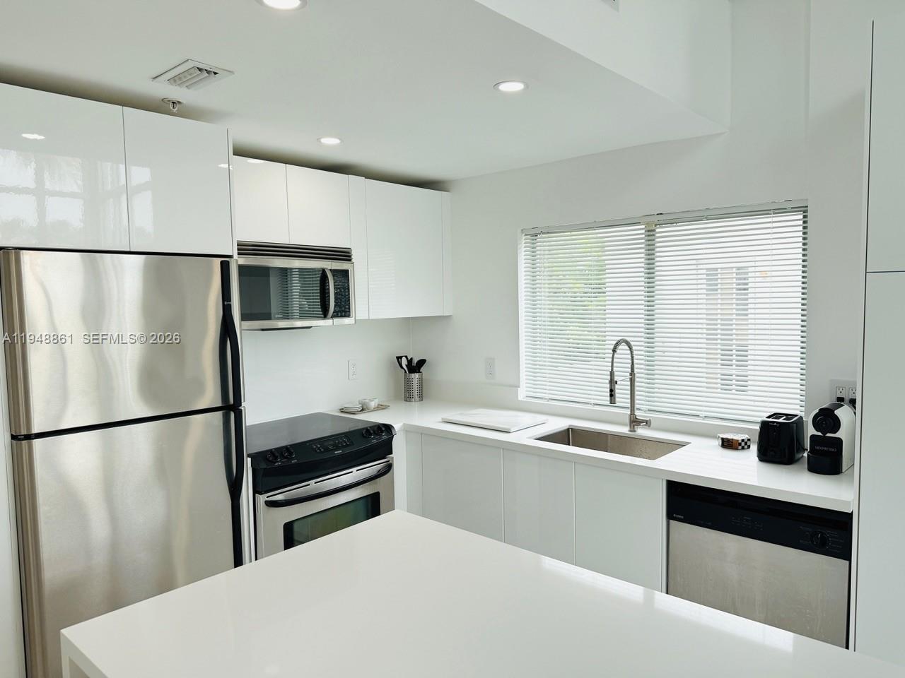 7700 Collins Ave 5 Property Photo 9