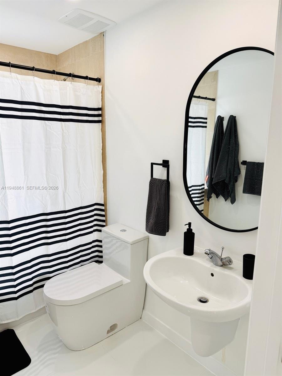 7700 Collins Ave 5 Property Photo 13
