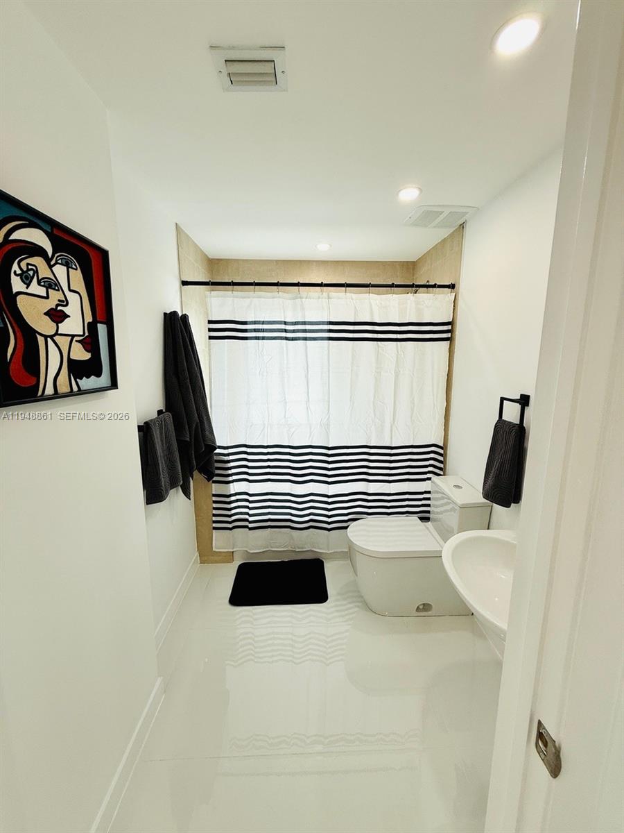 7700 Collins Ave 5 Property Photo 14