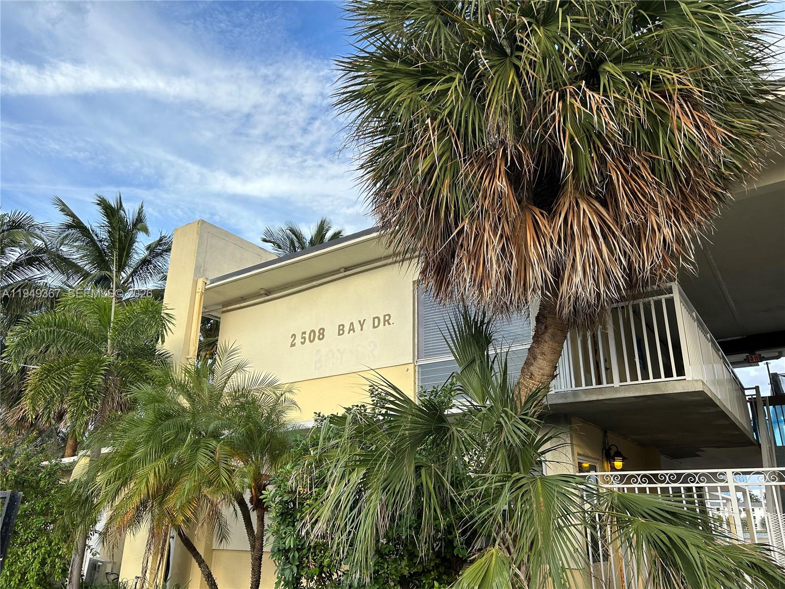 2508 Bay Dr 12 Property Photo 4