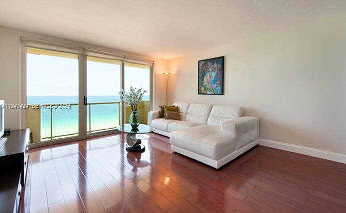 A11949424 Property Photo 2