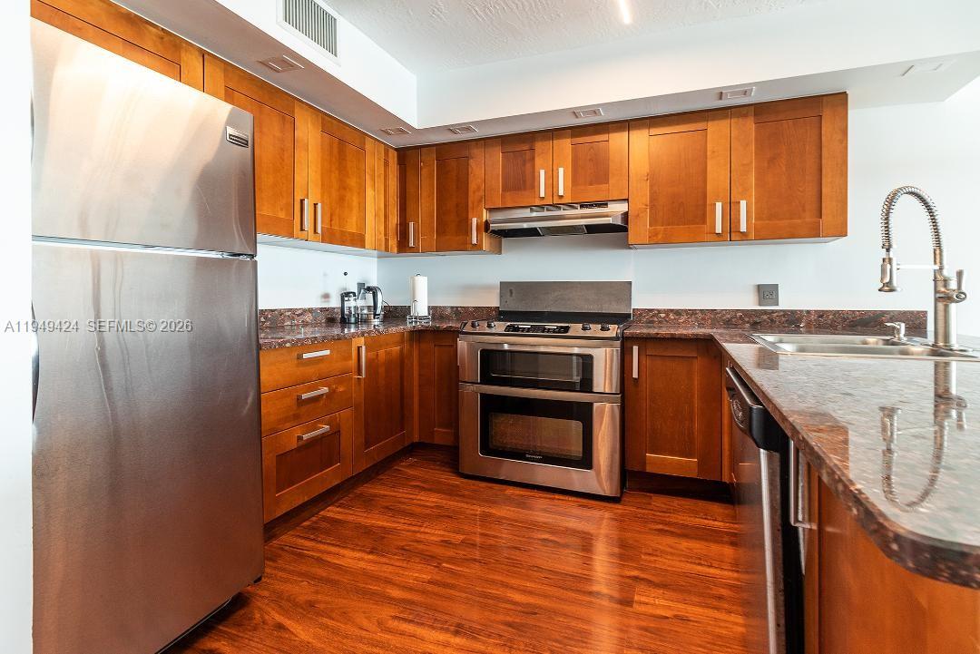 A11949424 Property Photo 14