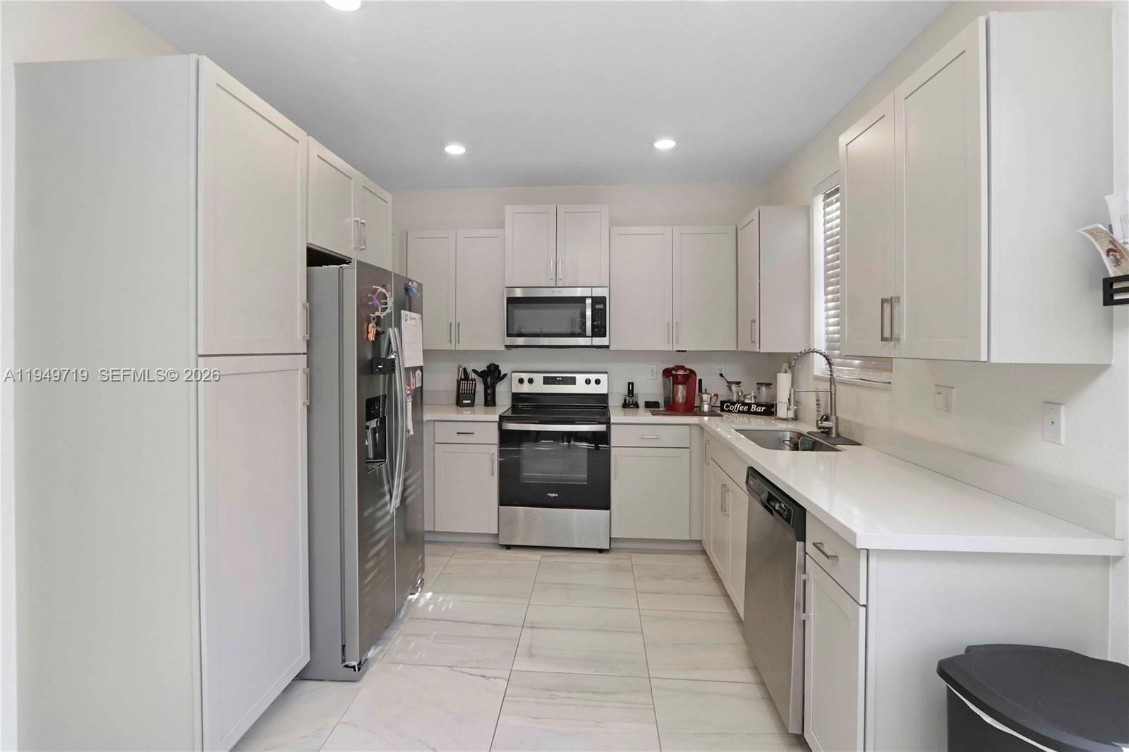 2432 Se 10th Ct Property Photo 11