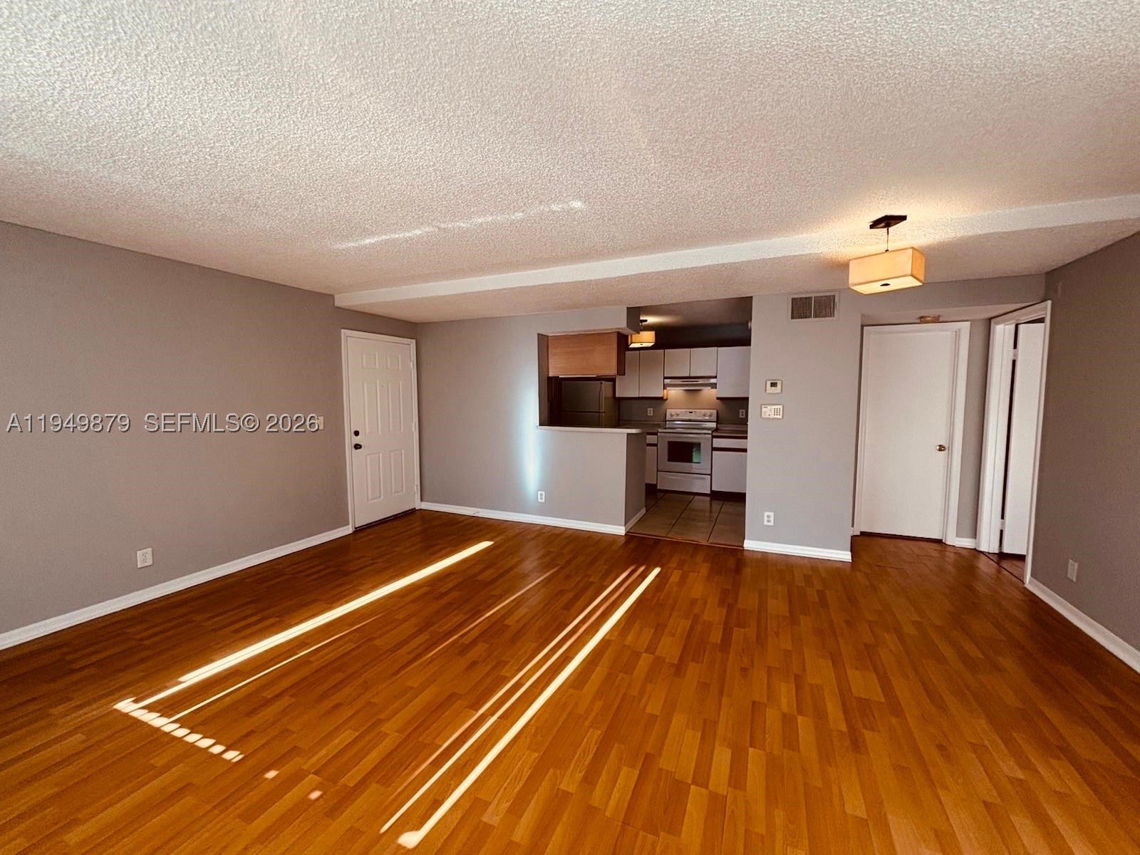 A11949879 Property Photo 11