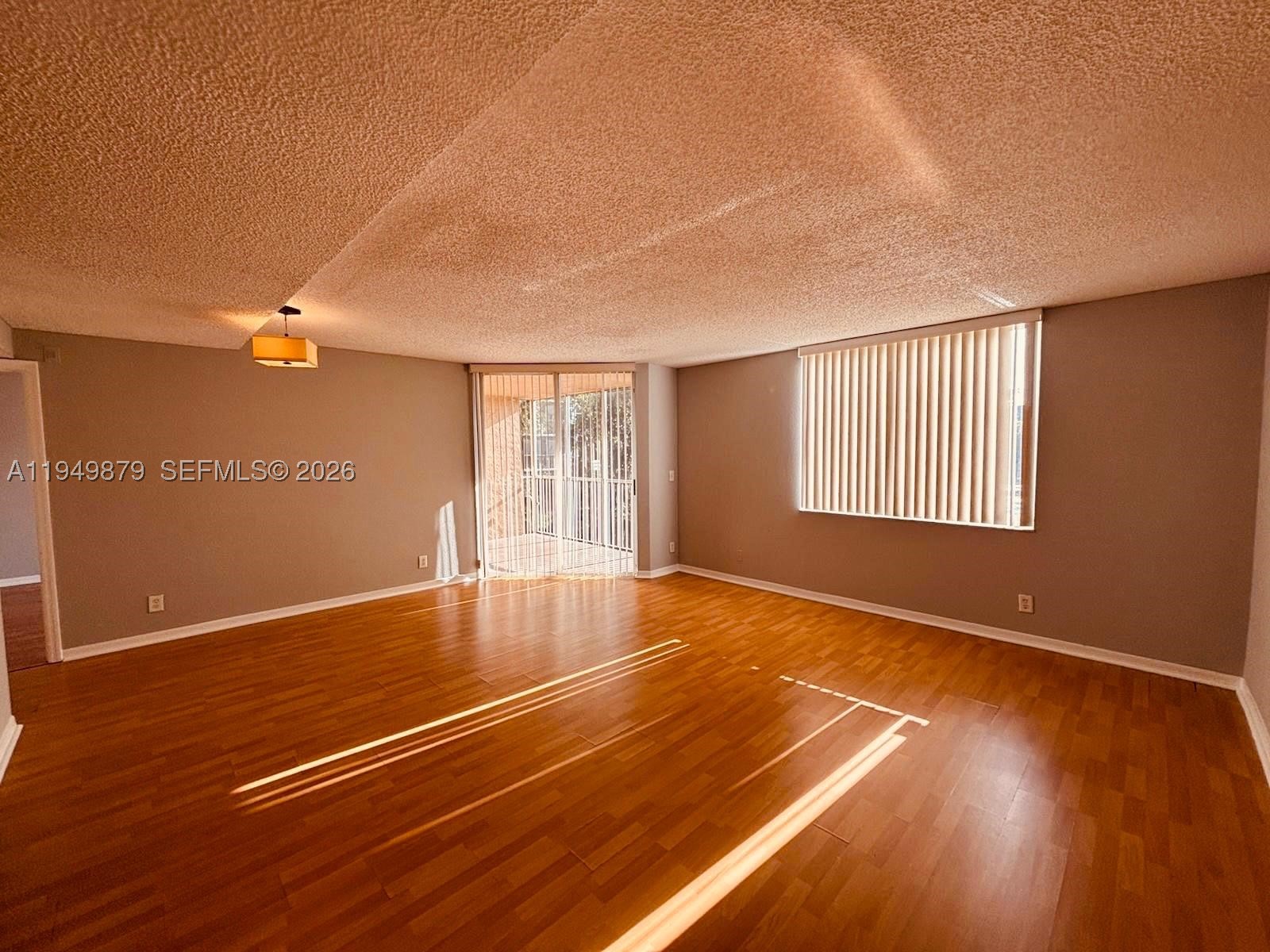 A11949879 Property Photo 15