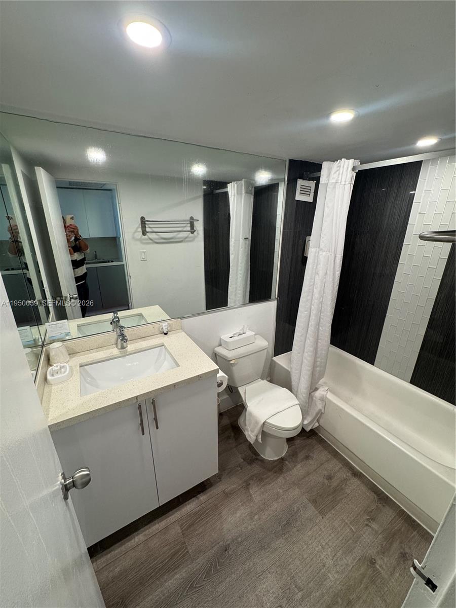 19201 Collins Ave 1018 Property Photo 9