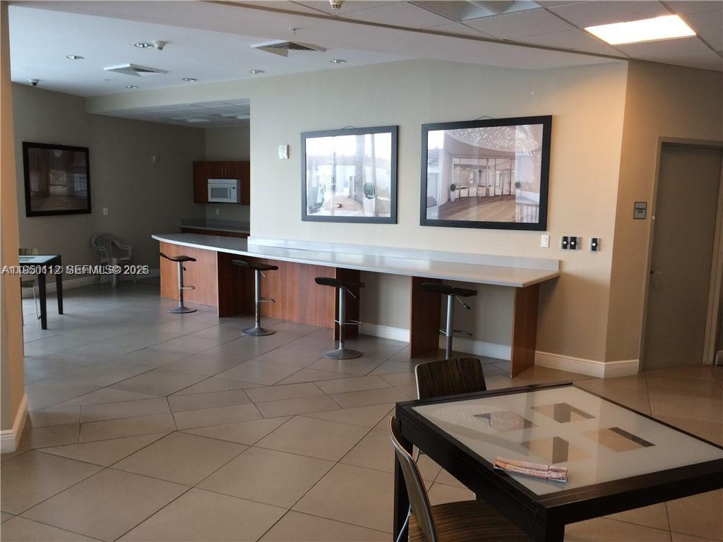 1750 N Bayshore Dr 4912 Property Photo 18