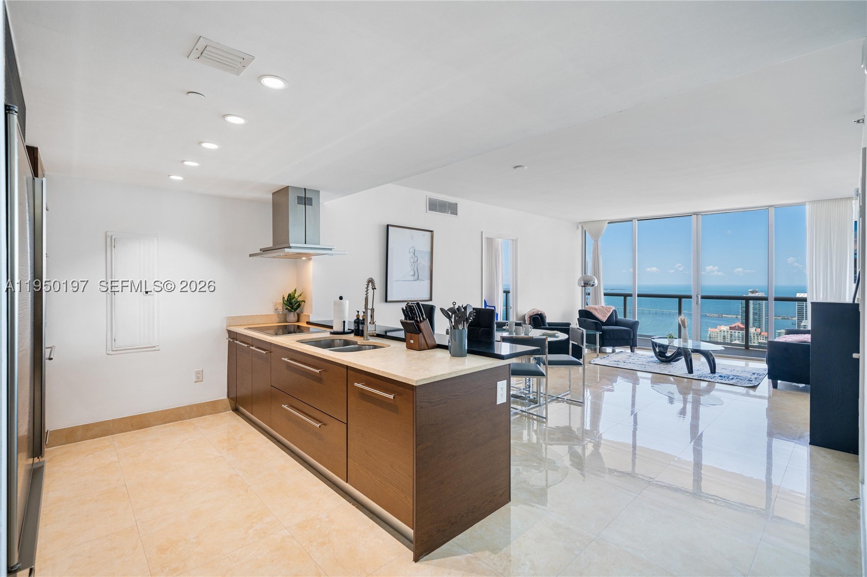 495 Brickell 5705 Property Photo 3