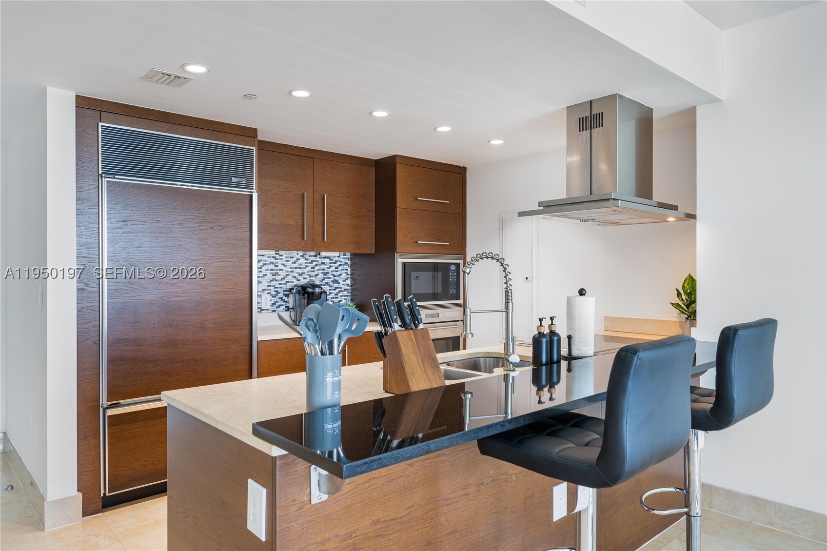 495 Brickell 5705 Property Photo 5