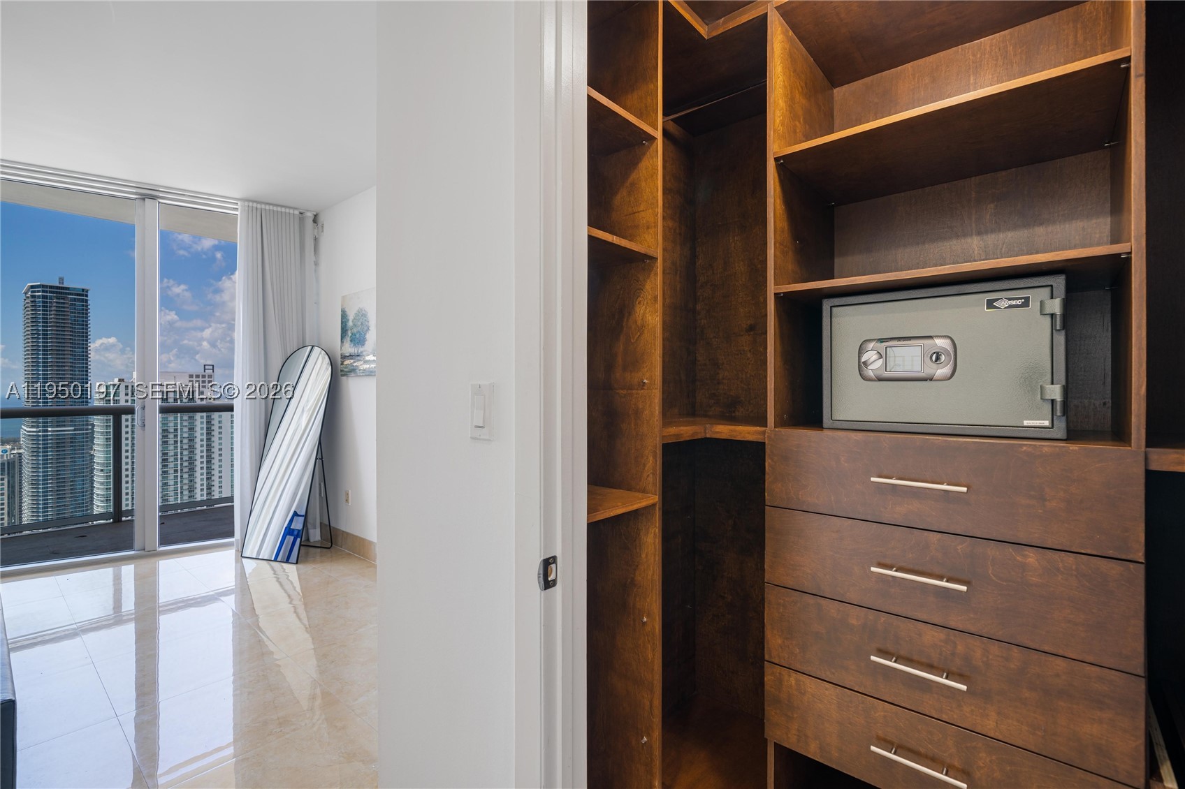 495 Brickell 5705 Property Photo 14