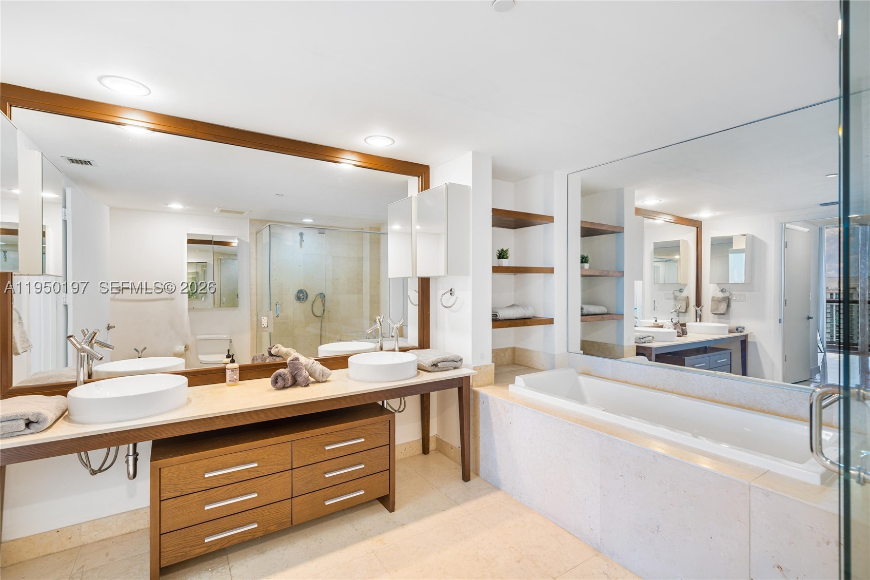 495 Brickell 5705 Property Photo 19