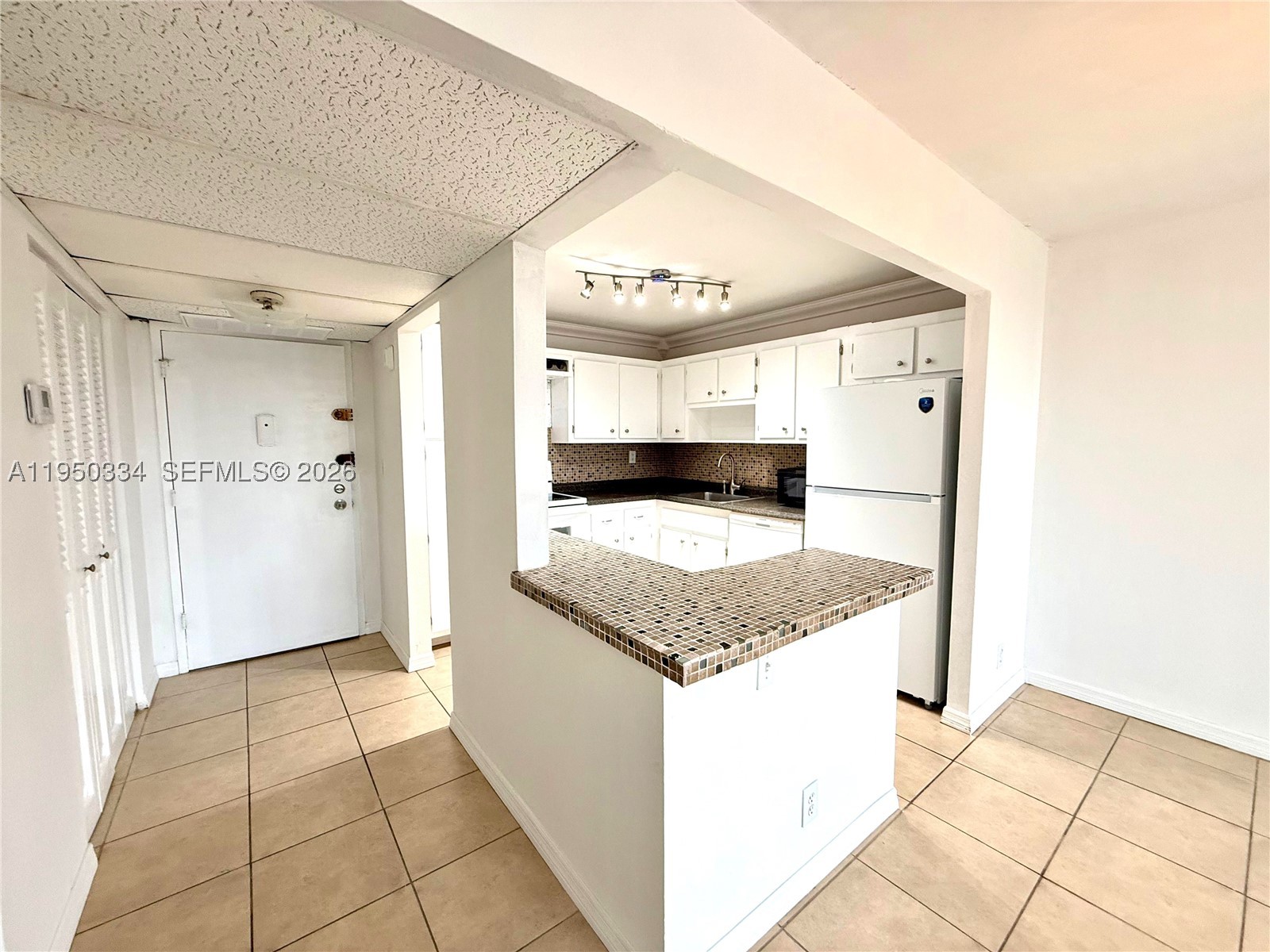 2771 Taft St 411 Property Photo 9