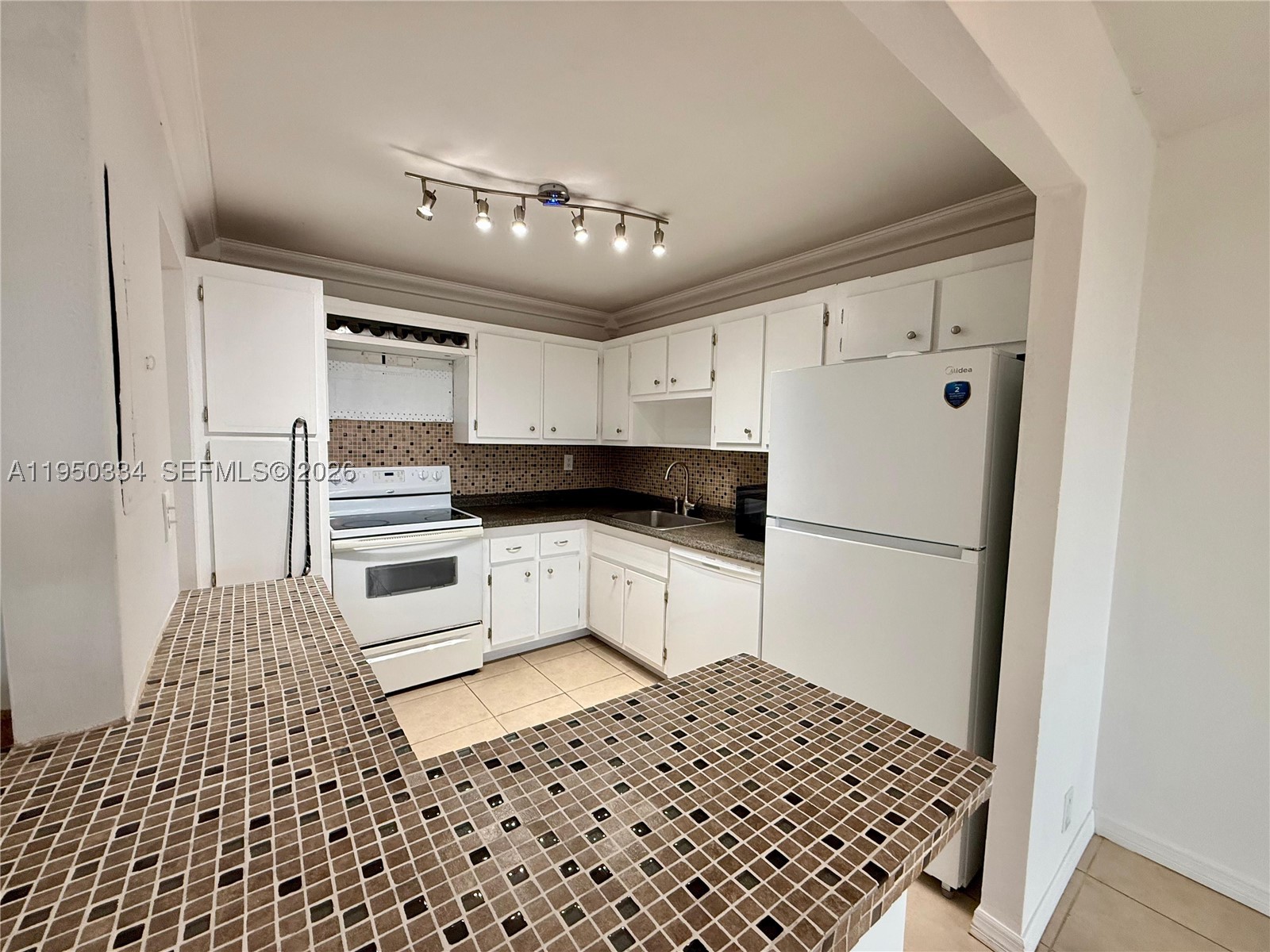 2771 Taft St 411 Property Photo 10
