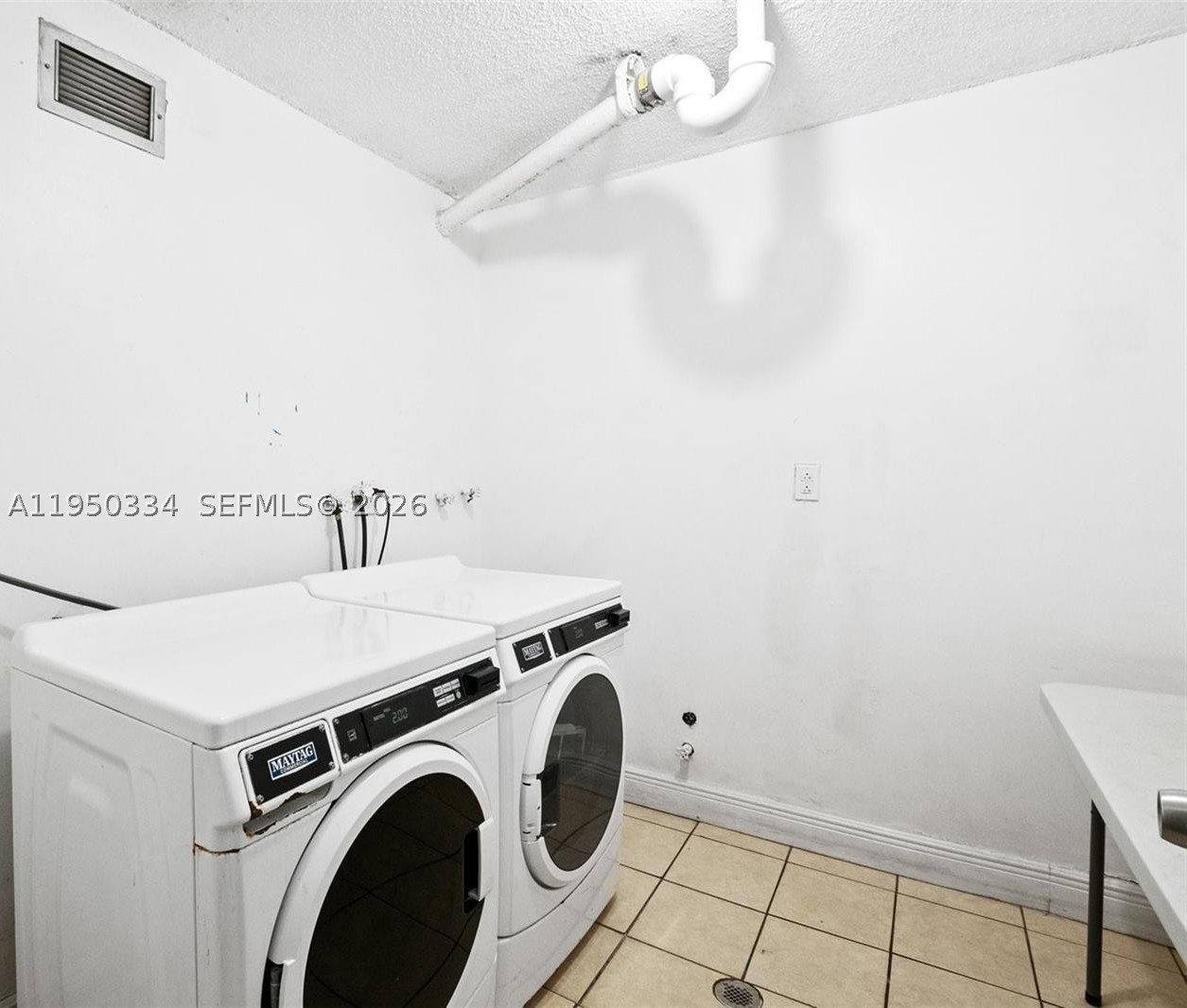 2771 Taft St 411 Property Photo 13